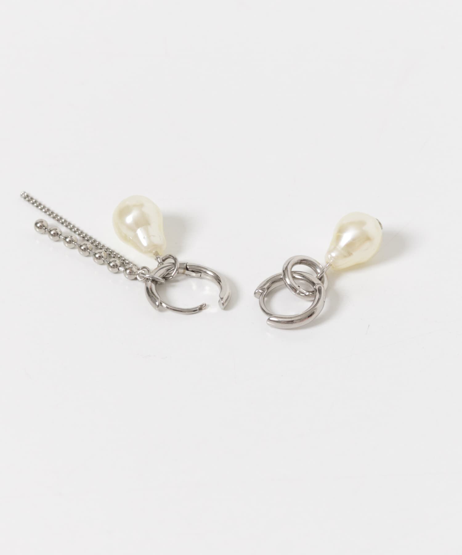 SMELLY「アシンメトリーパールチェーンフープピアス」|ピアス|