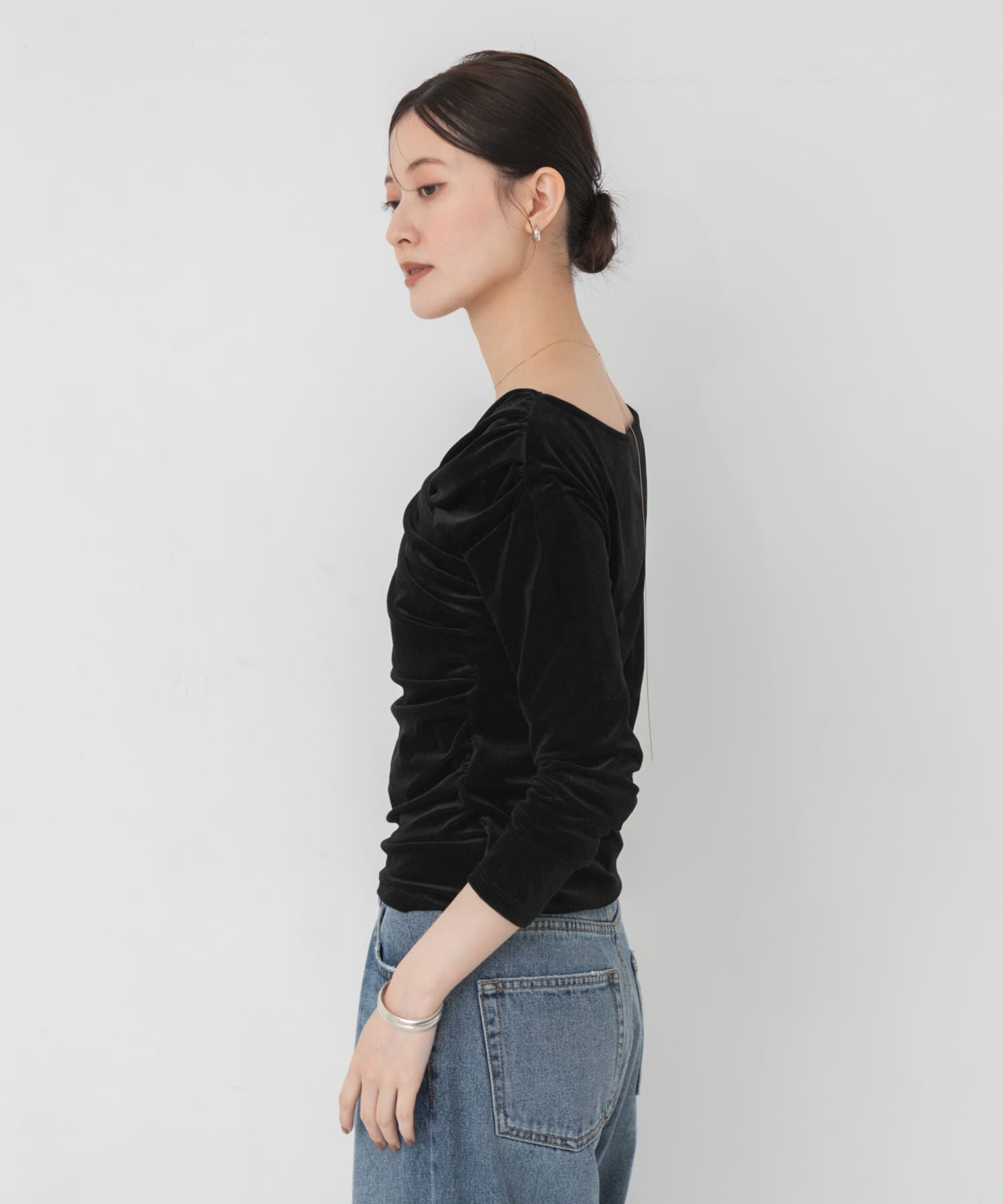 URBAN RESEARCH「ベロアオフショルドレープカットソー」|Tシャツ・カットソー|