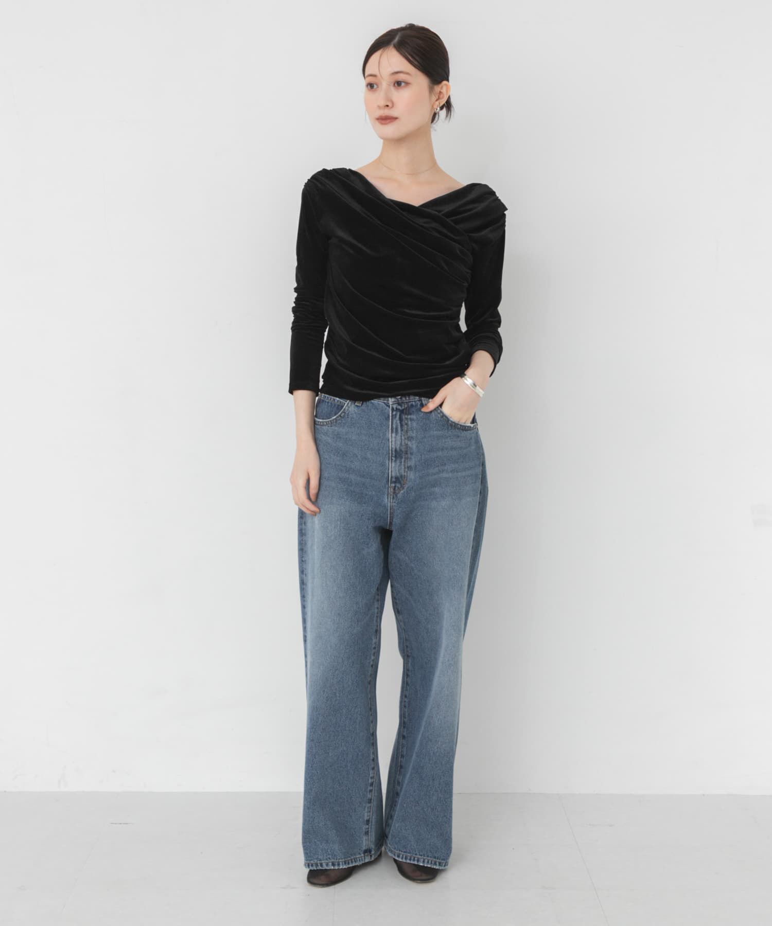 URBAN RESEARCH「ベロアオフショルドレープカットソー」|Tシャツ・カットソー|