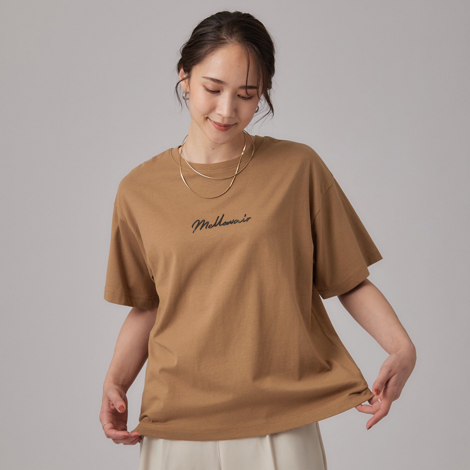 SHOO･LA･RUE「【S-LL】大人っぽく着られる ジェルロゴプリントTシャツ」|Tシャツ・カットソー|
