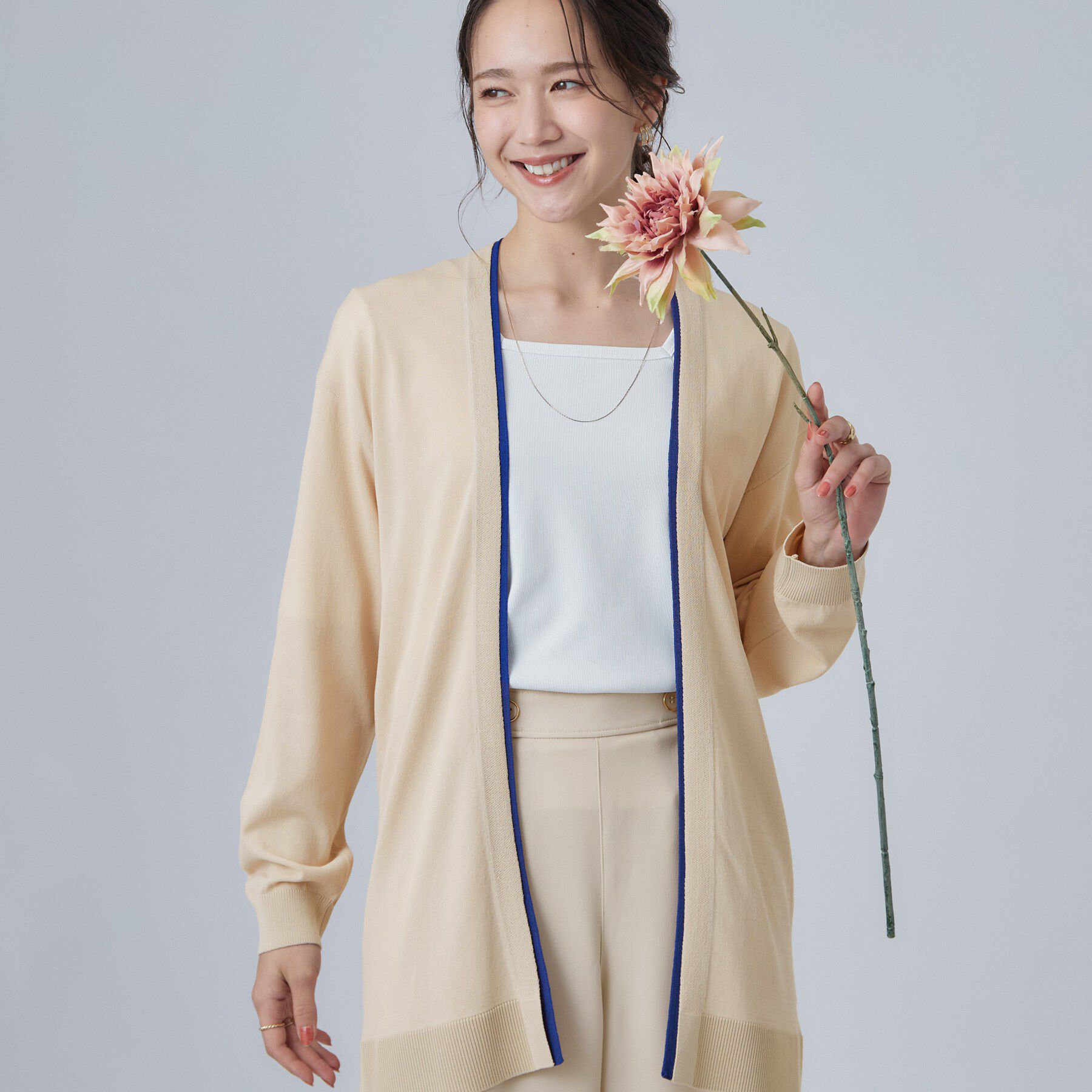 SHOO･LA･RUE「【お袖丈選べる/UV/毛玉になりにくい】配色デザインがポイント ひんやりボタンレスカーディガン」|カーディガン|ベージュ(052)