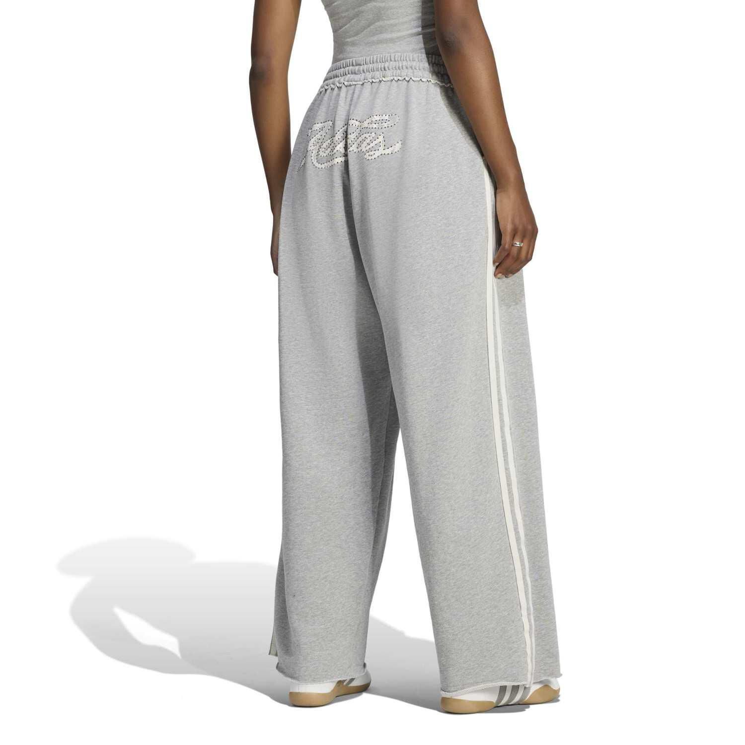 adidas「【ADIDAS ｳｪｱ】W GFX SWEAT PANT(BADIGIRL)」|チノ|