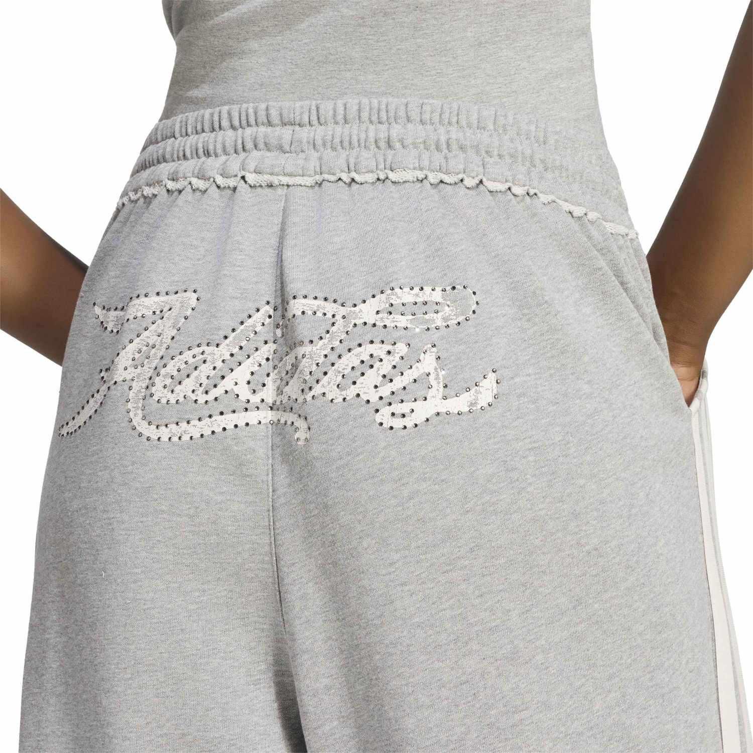 adidas「【ADIDAS ｳｪｱ】W GFX SWEAT PANT(BADIGIRL)」|チノ|