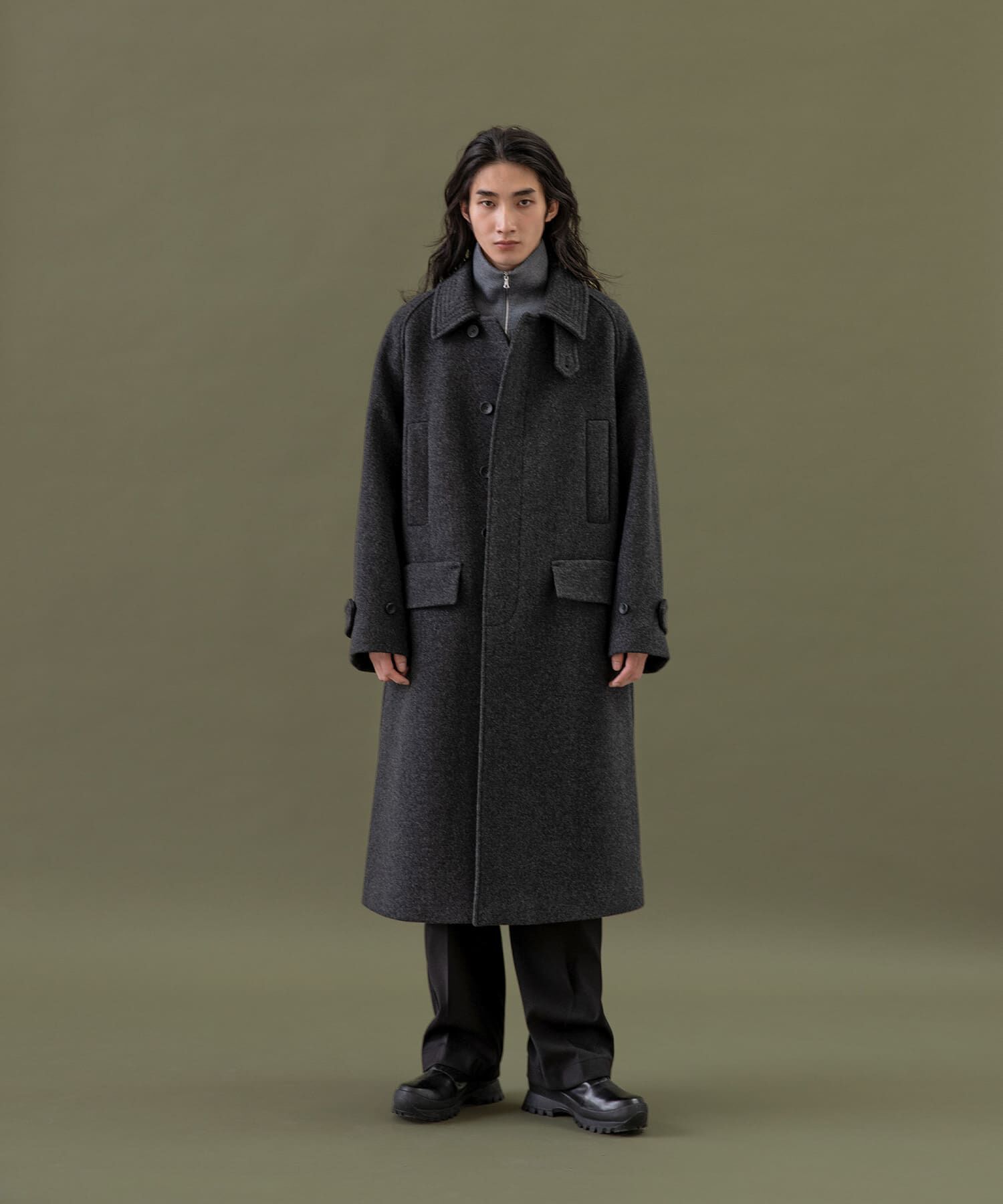 URBAN RESEARCH「ANOTHER OFFICE　Voyager Bold Balmacaan Coat」|ノーカラーコート|チャコールグレー