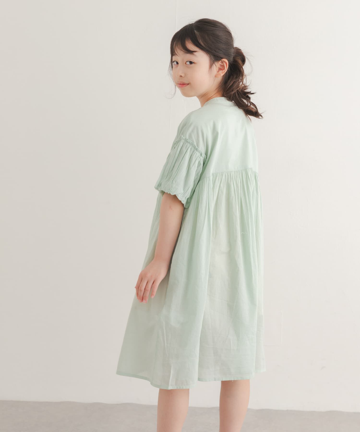 URBAN RESEARCH DOORS「『親子リンク』コットンボイルパフスリーブワンピース(KIDS)」|ワンピース|
