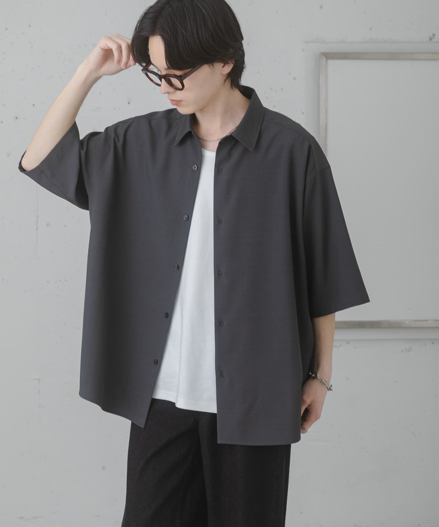SENSE OF PLACE by URBAN RESEARCH「『ユニセックス』エクストラルーズショートスリーブシャツ」|シャツ・ブラウス|チャコールグレー