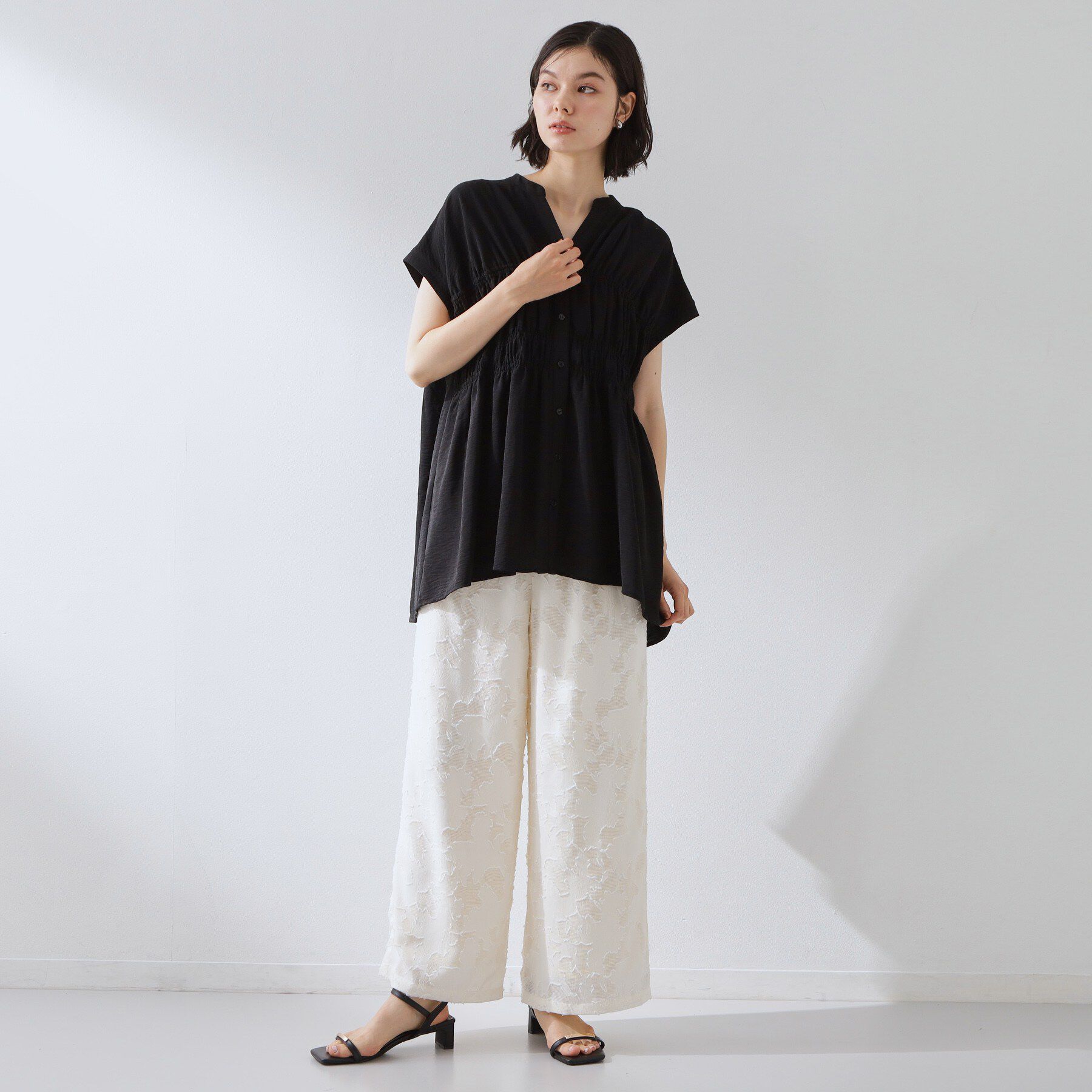 THE SHOP TK「【夏に嬉しい多機能/体型カバー】ひんやりさらさら シャーリングブラウス」|シャツ・ブラウス|