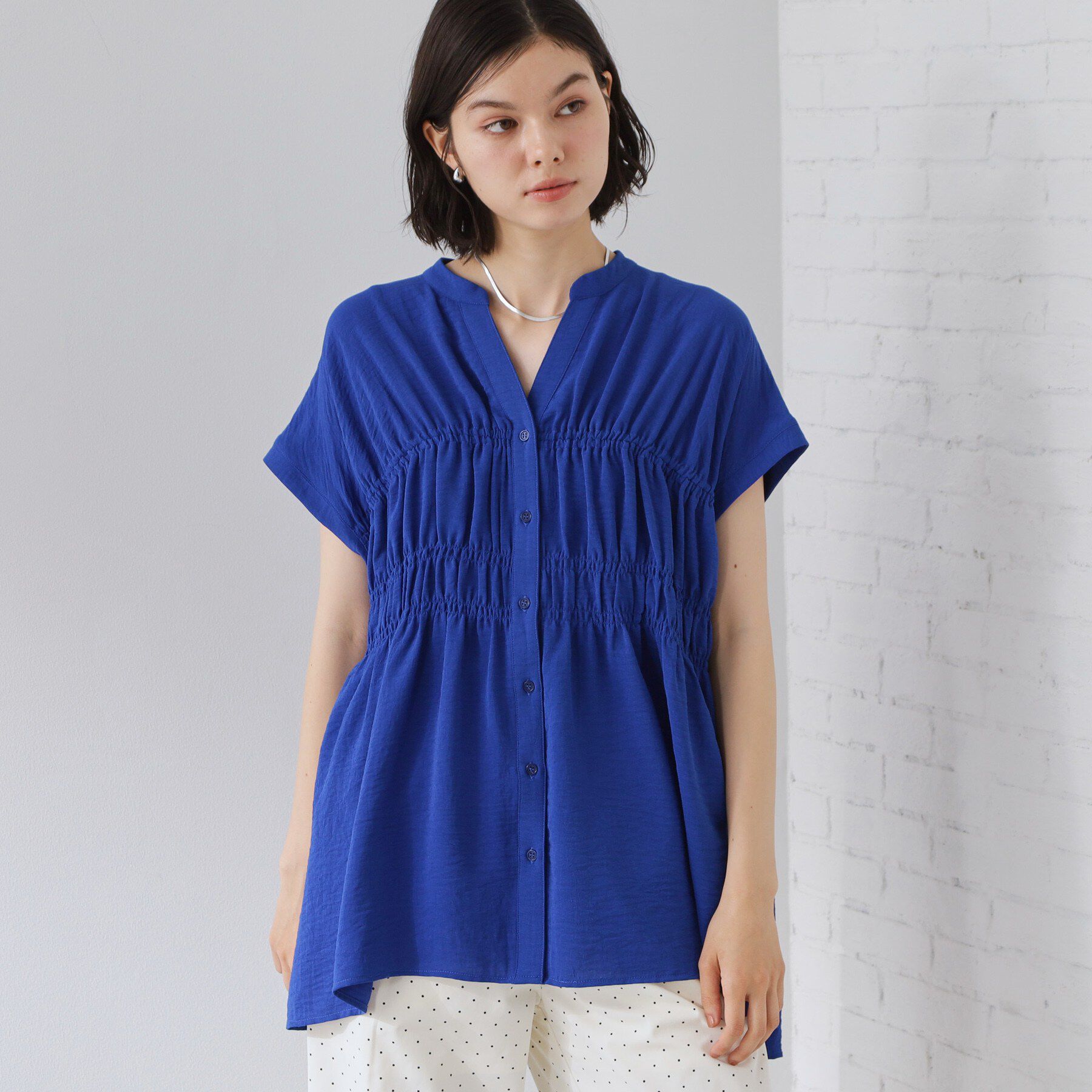 THE SHOP TK「【夏に嬉しい多機能/体型カバー】ひんやりさらさら シャーリングブラウス」|シャツ・ブラウス|