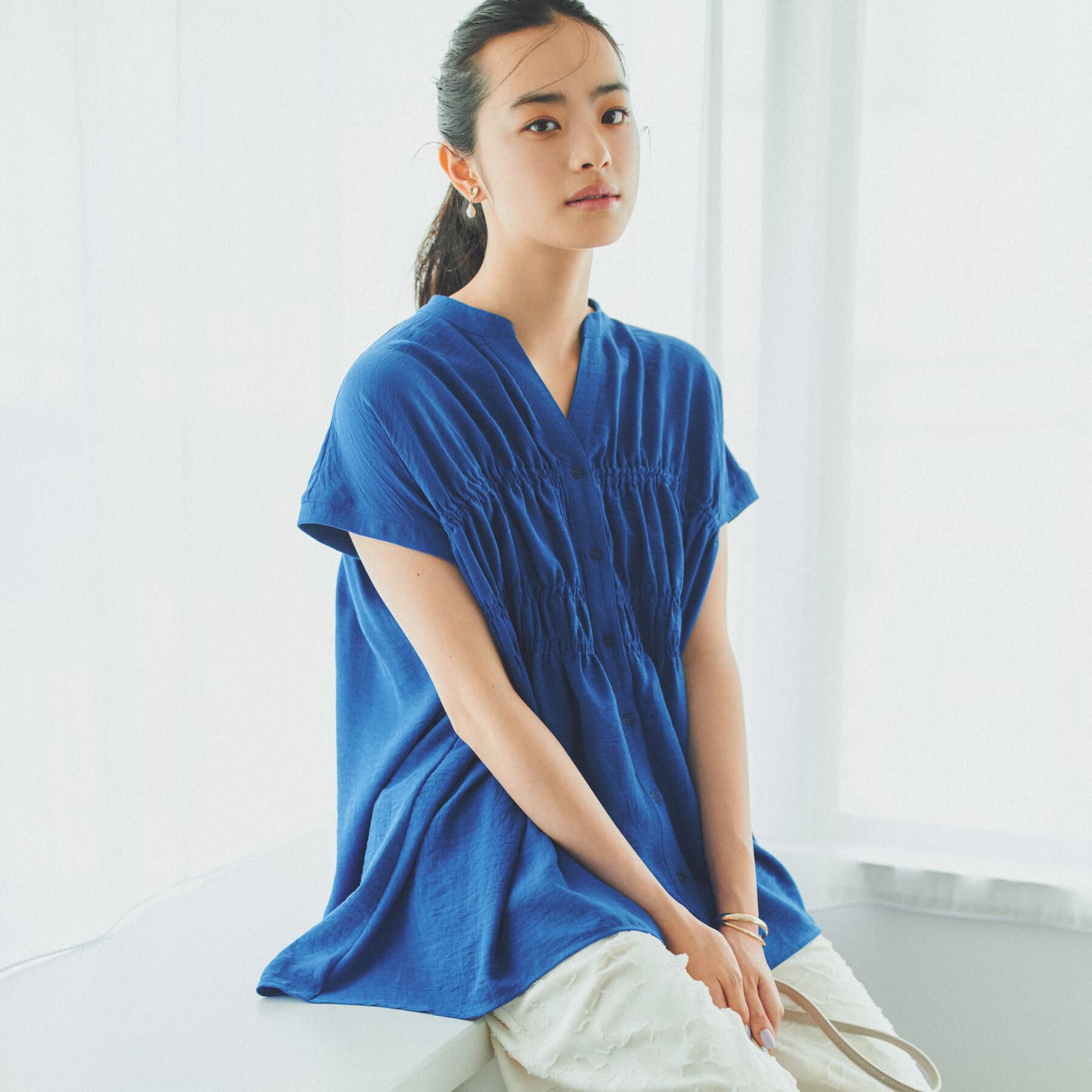 THE SHOP TK「【夏に嬉しい多機能/体型カバー】ひんやりさらさら シャーリングブラウス」|シャツ・ブラウス|