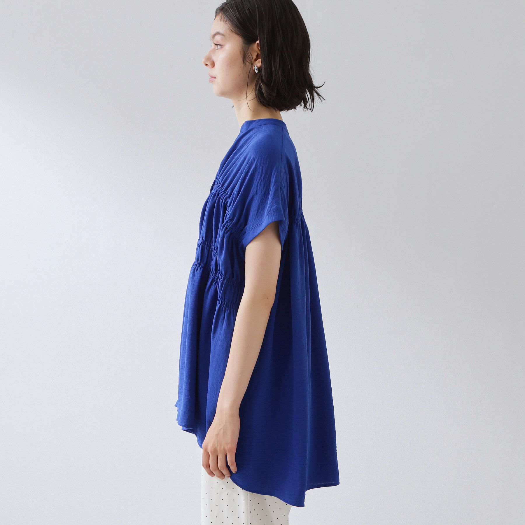 THE SHOP TK「【夏に嬉しい多機能/体型カバー】ひんやりさらさら シャーリングブラウス」|シャツ・ブラウス|