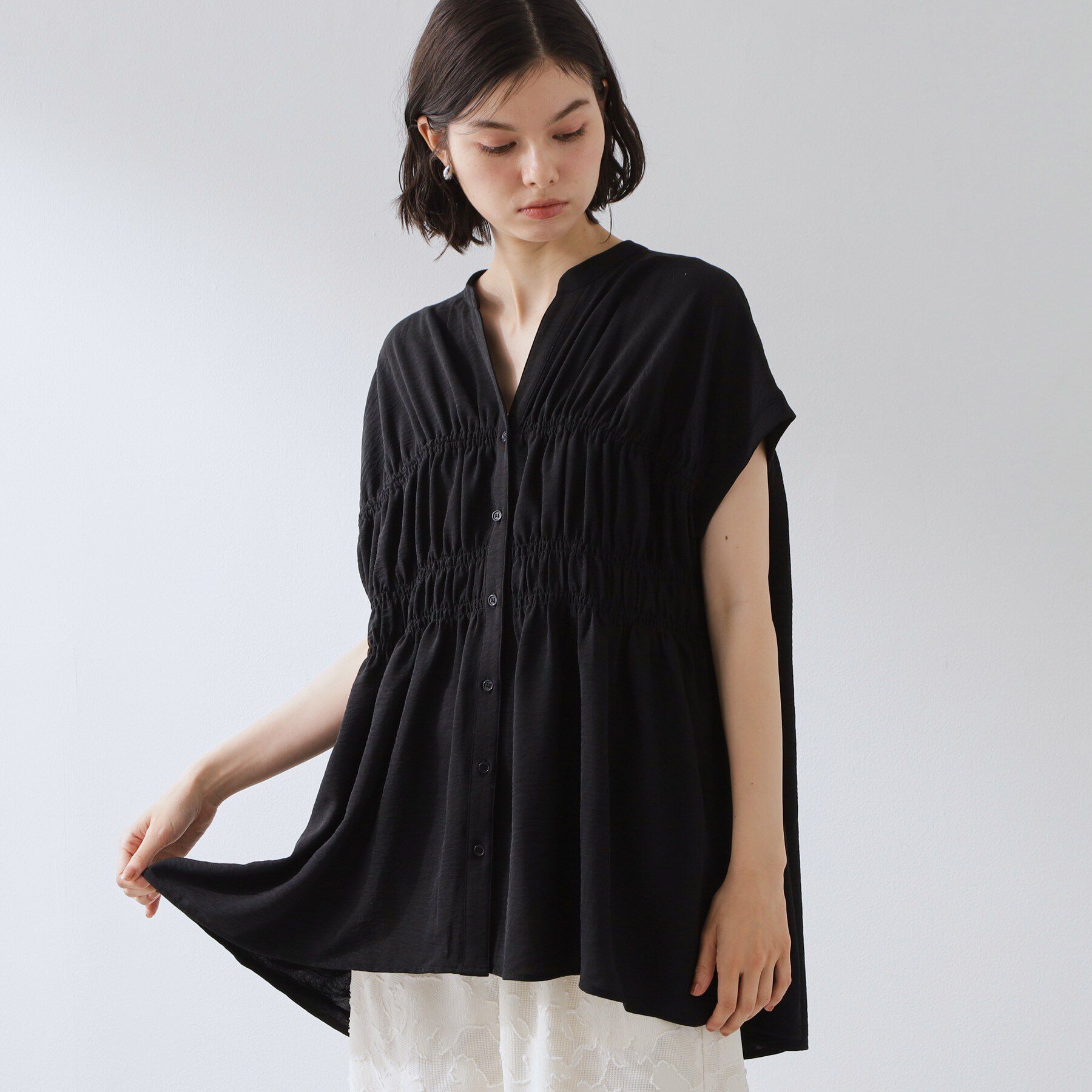 THE SHOP TK「【夏に嬉しい多機能/体型カバー】ひんやりさらさら シャーリングブラウス」|シャツ・ブラウス|