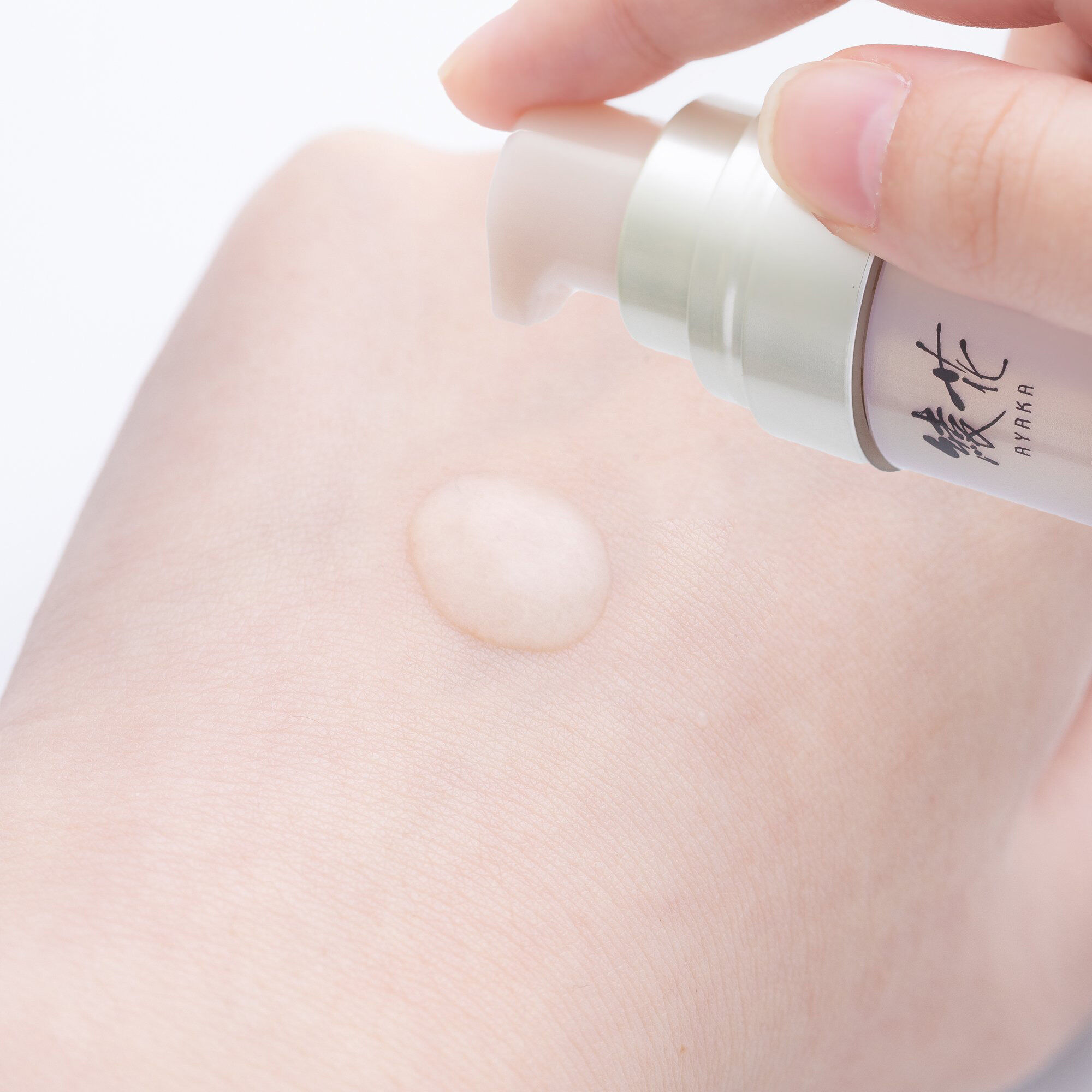  「綾花 バイタル アップ エッセンス 詰替用 (30mL)」|美容液・オイル・クリーム|