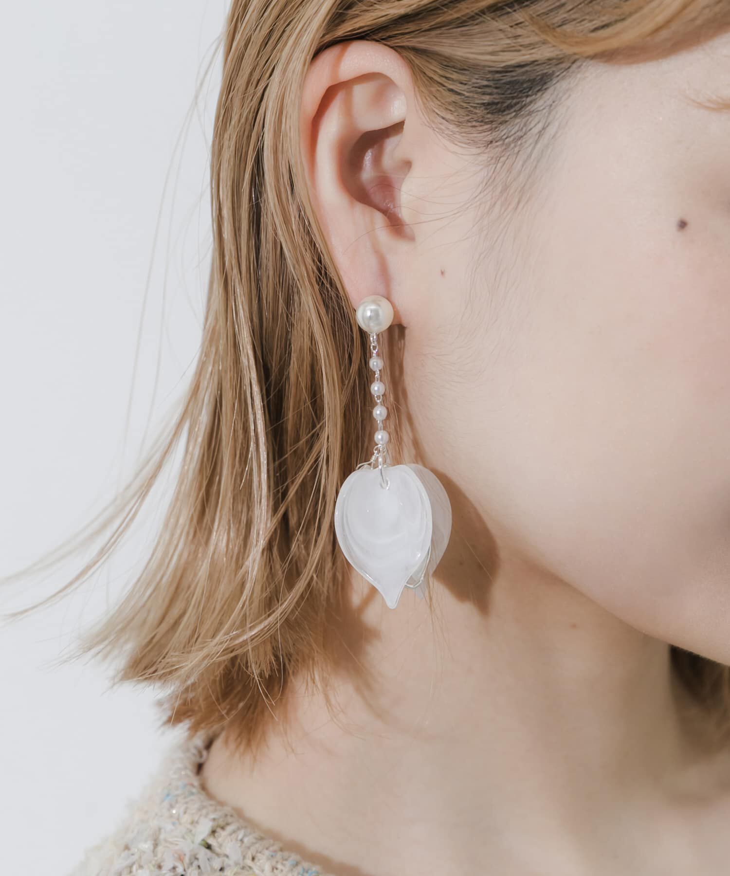 SMELLY「ペタルドロップパールスウィングピアス」|ピアス|