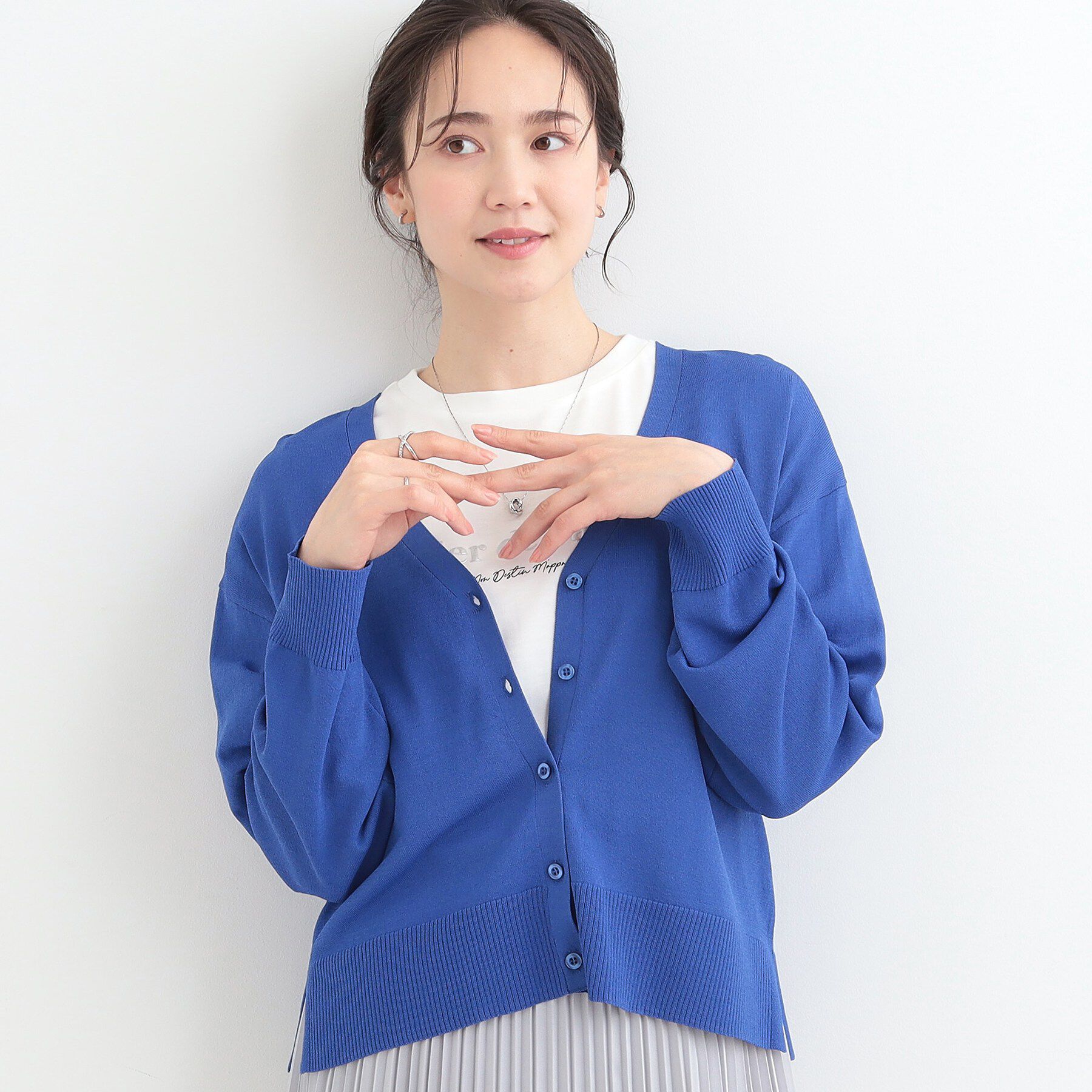 SHOO･LA･RUE「【洗濯機可/ひんやり/UV】さらっとしたタッチが心地よい ショート丈 Vネックカーディガン」|カーディガン|ブルー(093)