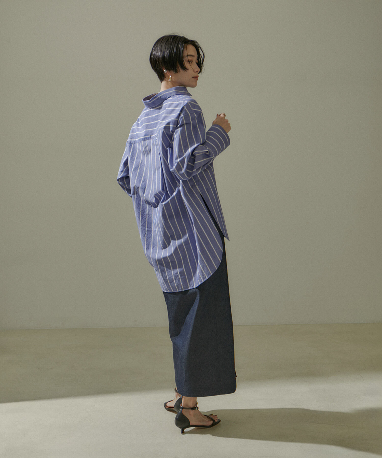 SALON adam et rope'「スタイルアップハイウエストナロースカート　無地/デニム」|スカート|