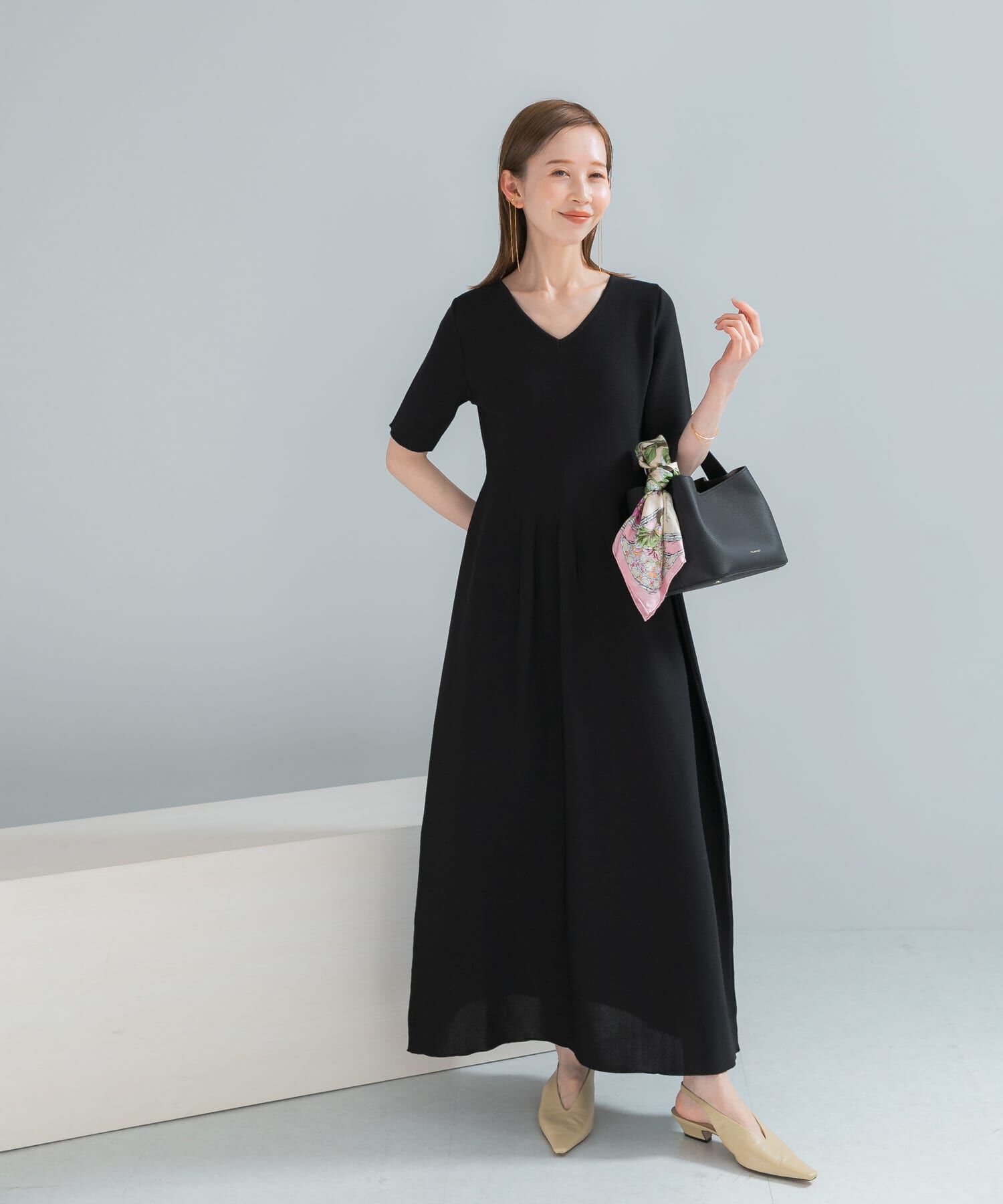 URBAN RESEARCH ROSSO「『一部WEB限定カラー』フォルムニットVネックワンピース」|ワンピース|