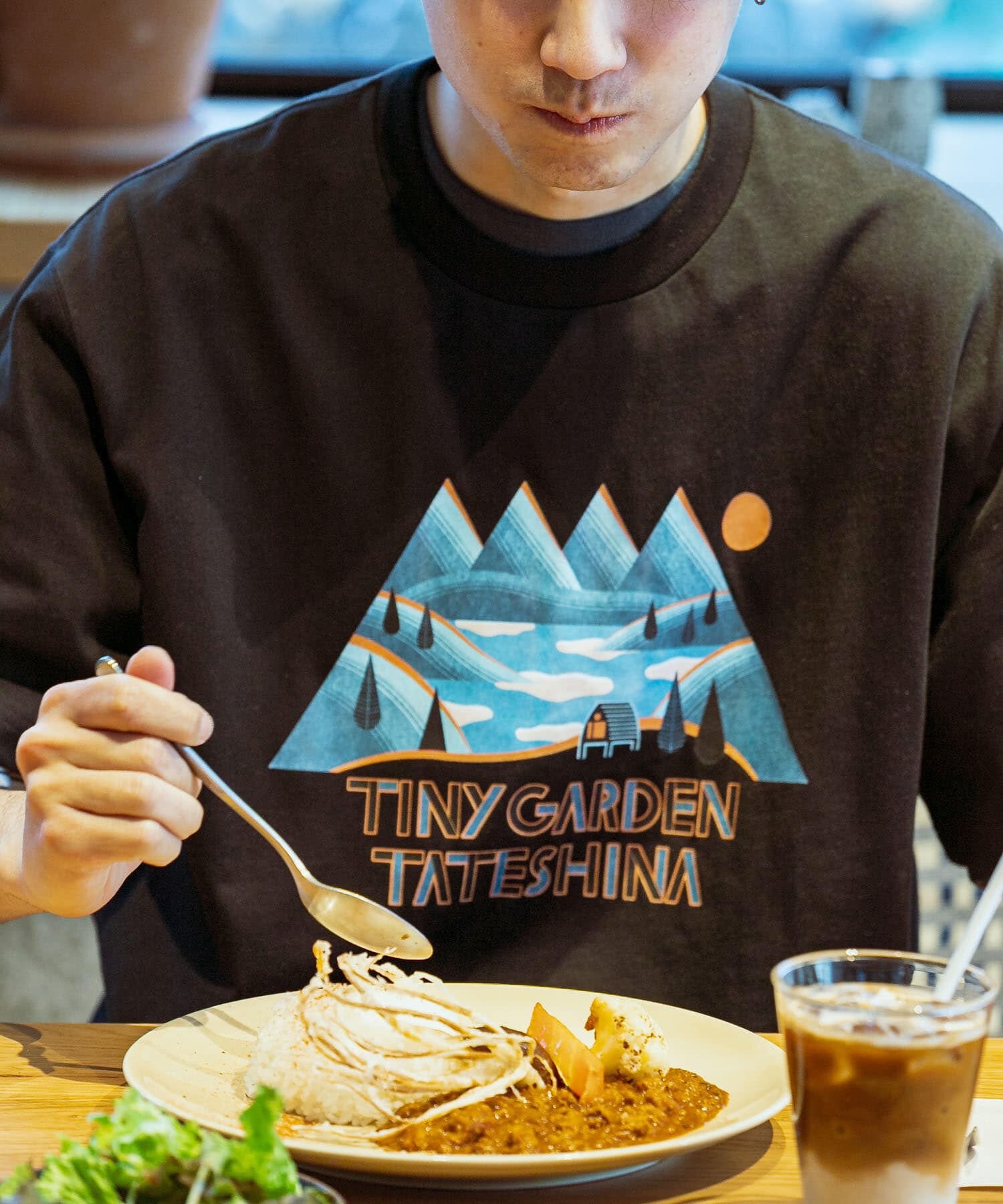 URBAN RESEARCH DOORS「TGT イラストプリント Tシャツ」|Tシャツ・カットソー|ブラック