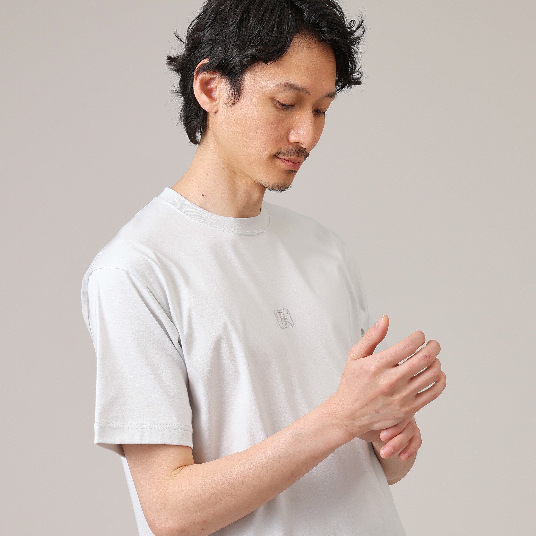 TAKEO KIKUCHI「【刺繍ロゴT】スムース ワンポイント Tシャツ」|Tシャツ・カットソー|