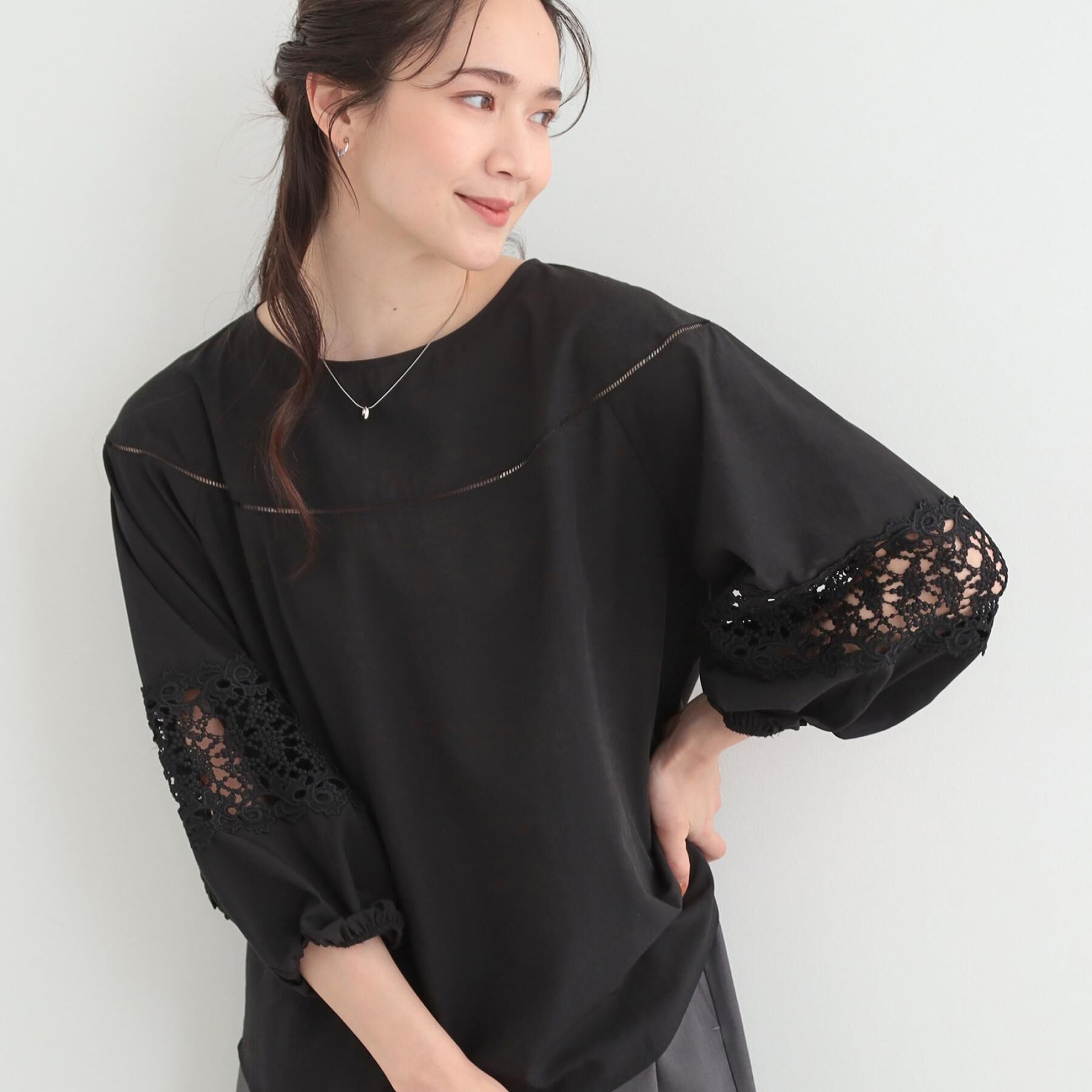 SHOO･LA･RUE「【洗濯機可/7分袖】インせず着られる 透かし編み柄が上品な レース切替シャツ」|シャツ・ブラウス|ブラック(019)