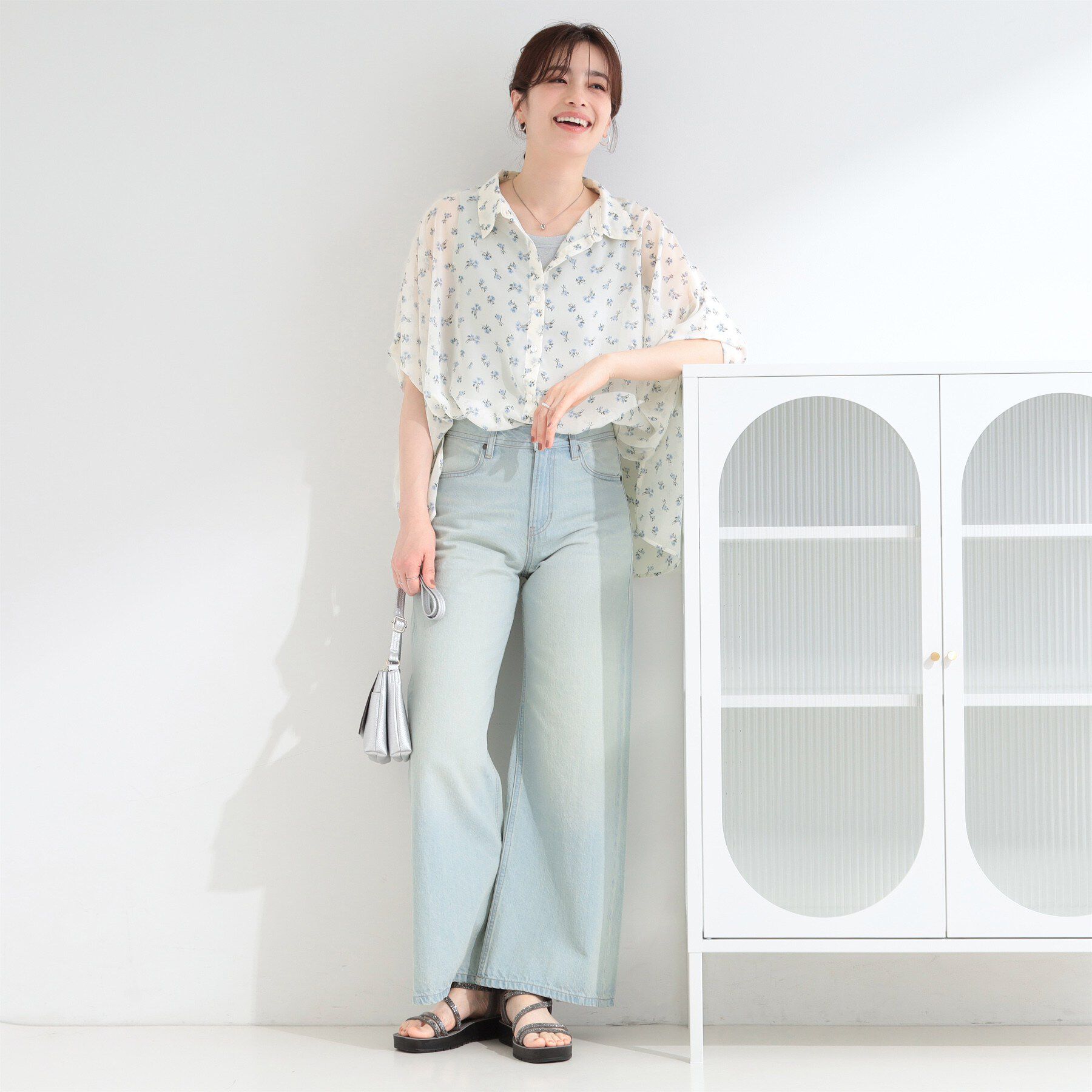 SHOO･LA･RUE「【洗濯機可/体型カバー】羽織るだけで雰囲気変わる 柄アソート ポンチョ風シアーシャツ」|シャツ・ブラウス|