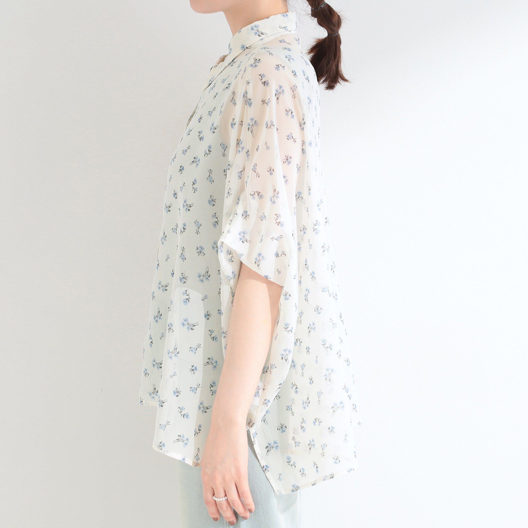 SHOO･LA･RUE「【洗濯機可/体型カバー】羽織るだけで雰囲気変わる 柄アソート ポンチョ風シアーシャツ」|シャツ・ブラウス|
