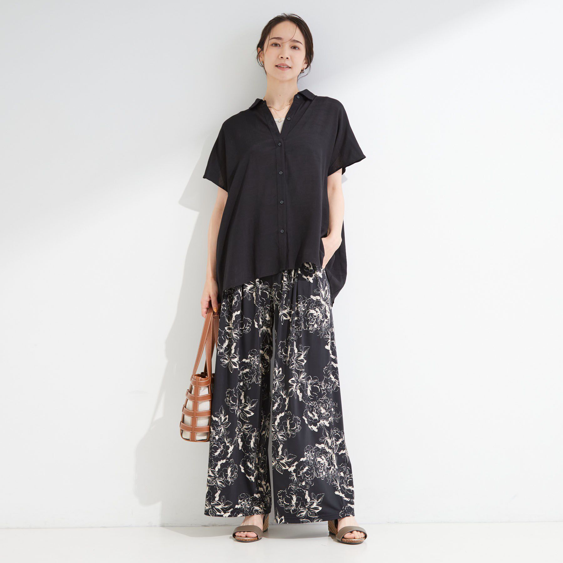 SHOO･LA･RUE「【ひんやり/UV】ほんのりシアーで上品な バックギャザーブラウス」|シャツ・ブラウス|