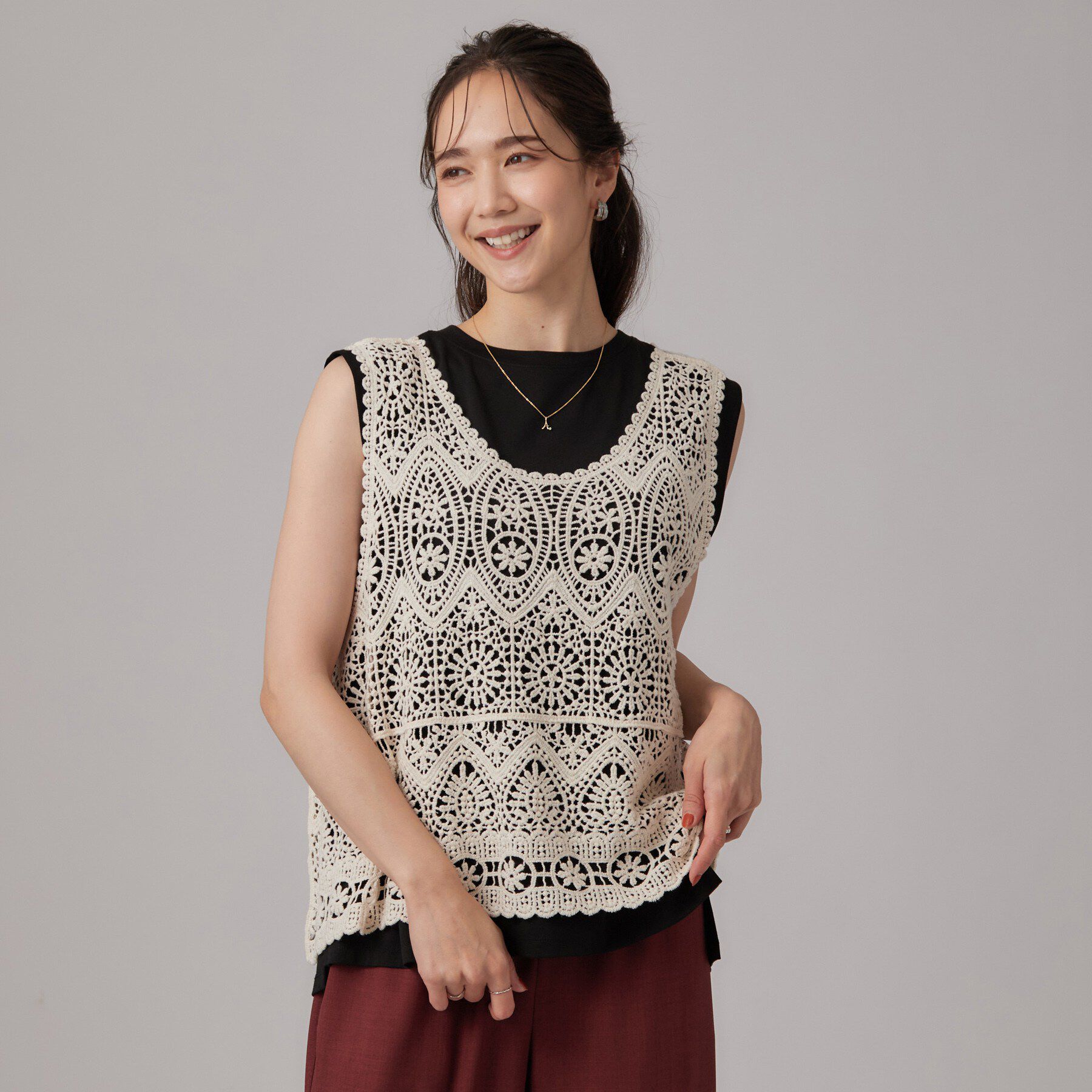 SHOO･LA･RUE「【2点セット/体型カバー】クロシェ編みベスト+ロゴT」|Tシャツ・カットソー|