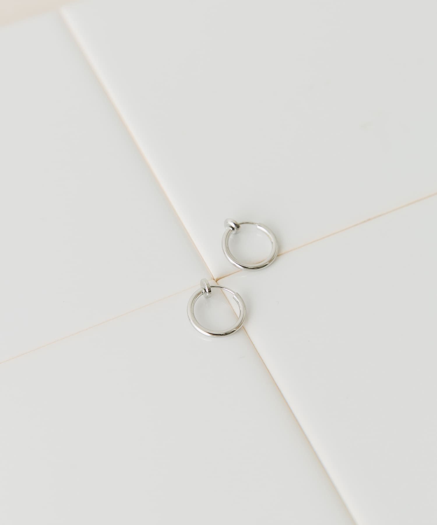 SMELLY「ステンレスフープイヤリング13mm」|イヤリング|