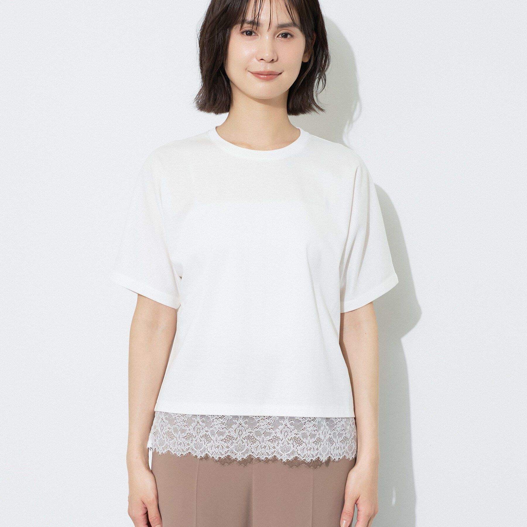 INDIVI「【汗ジミ防止／接触冷感】裾レースドルマンTシャツ」|Tシャツ・カットソー|