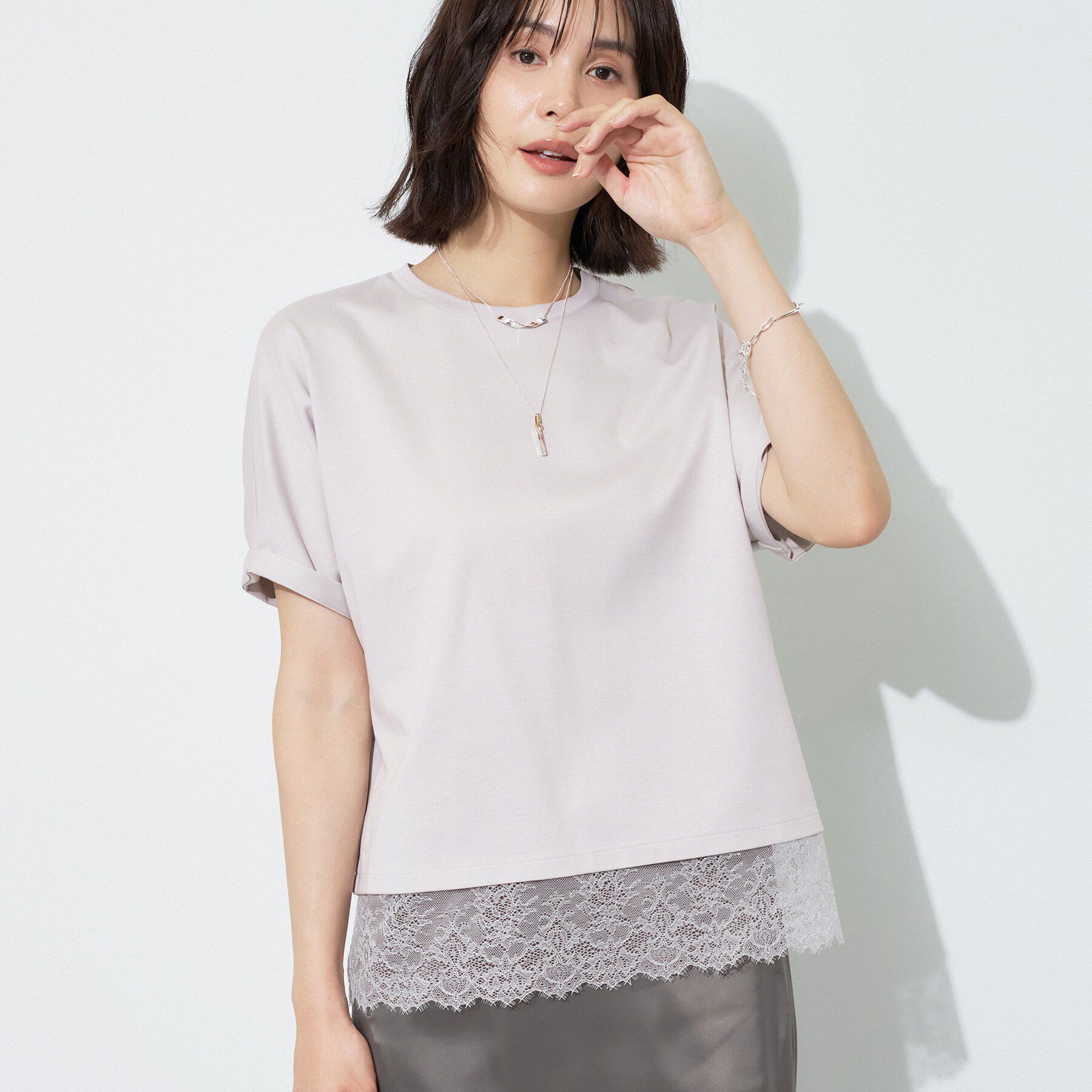 INDIVI「【汗ジミ防止／接触冷感】裾レースドルマンTシャツ」|Tシャツ・カットソー|