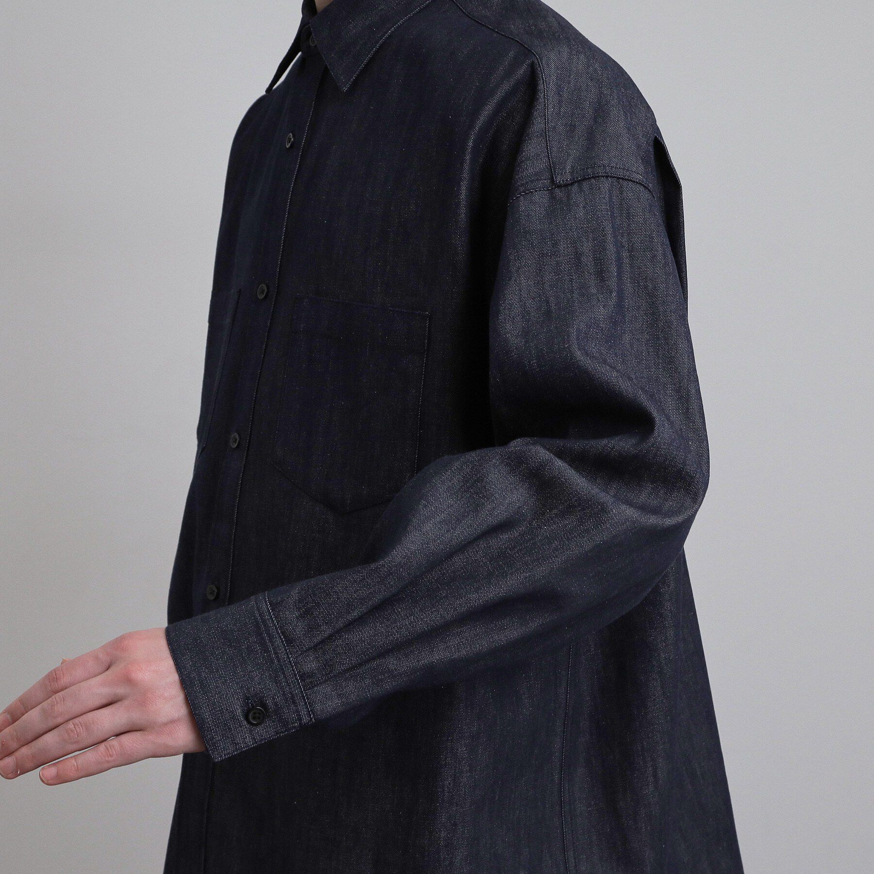 tk.TAKEO KIKUCHI「【色褪せしにくいデニム】Comfy Fadeless Denim Seriesデニムシャツ」|シャツ・ブラウス|