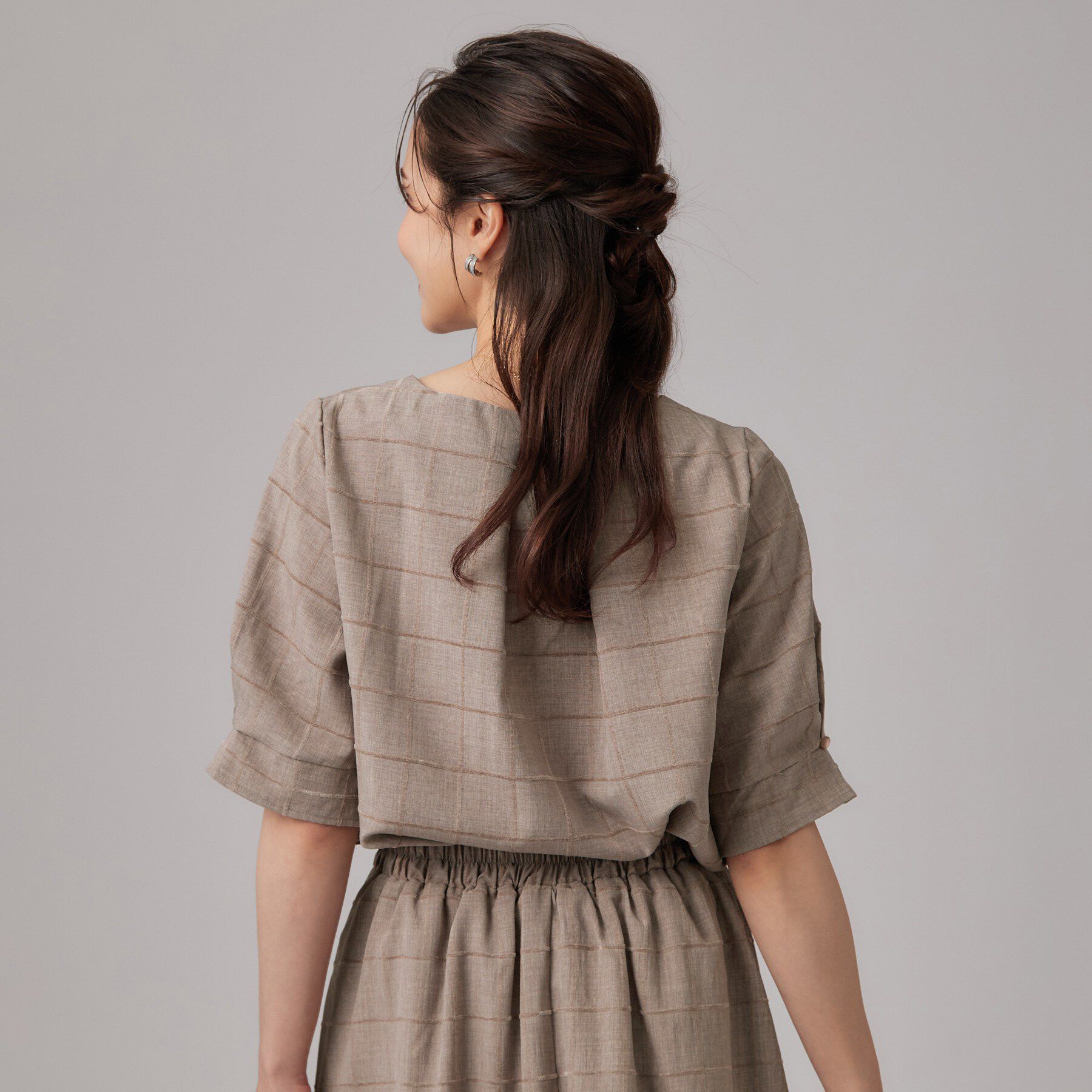 SHOO･LA･RUE「【セットアップ可/S-LL】モールチェックで上品に タックスリーブ ブラウス」|シャツ・ブラウス|