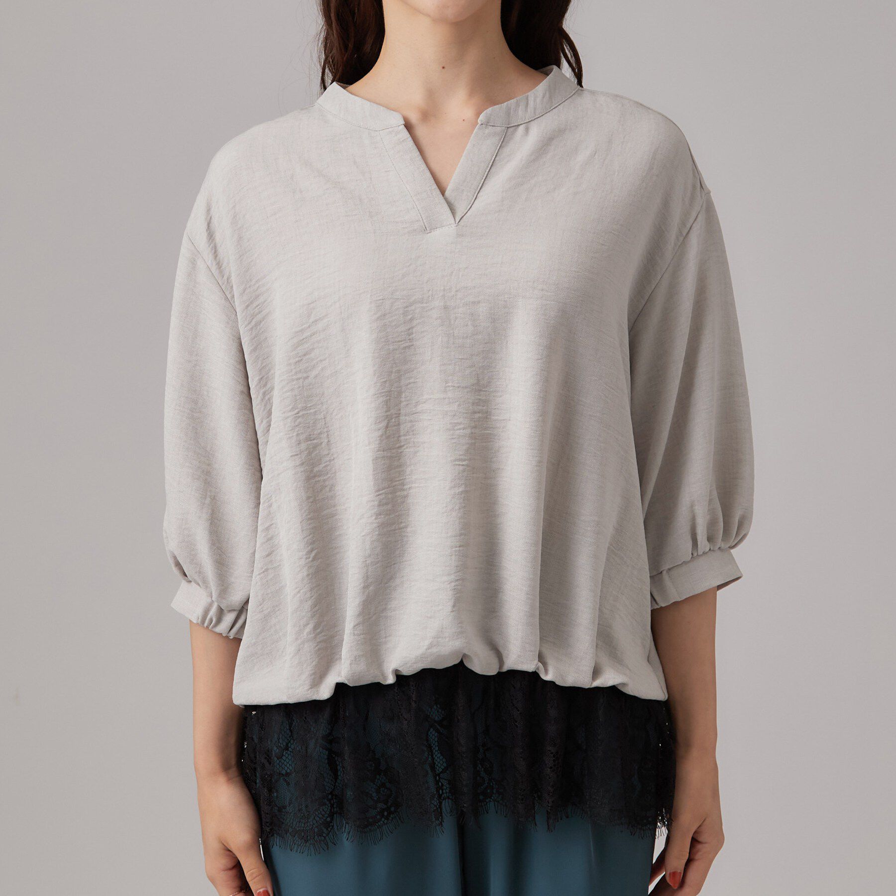 SHOO･LA･RUE「【S-LL】裾レースで女性らしさをプラス レイヤード風 タックスキッパーブラウス」|シャツ・ブラウス|
