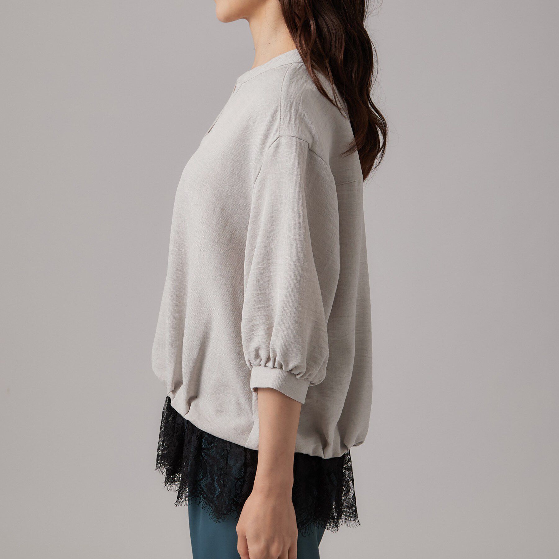 SHOO･LA･RUE「【S-LL】裾レースで女性らしさをプラス レイヤード風 タックスキッパーブラウス」|シャツ・ブラウス|