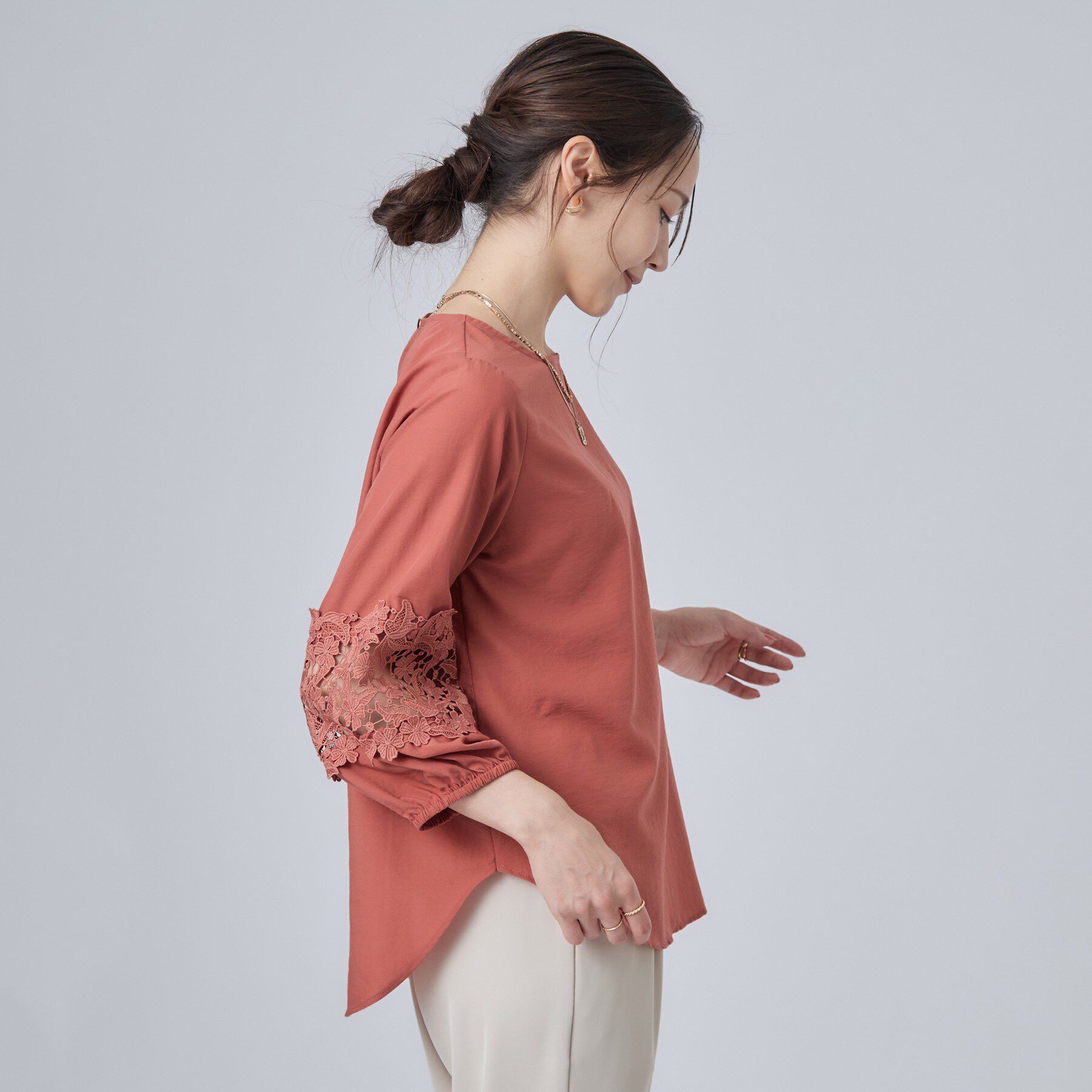 SHOO･LA･RUE「【洗濯機可/S-LL/洗濯後しわになりにくい】お袖レースデザインブラウス」|シャツ・ブラウス|