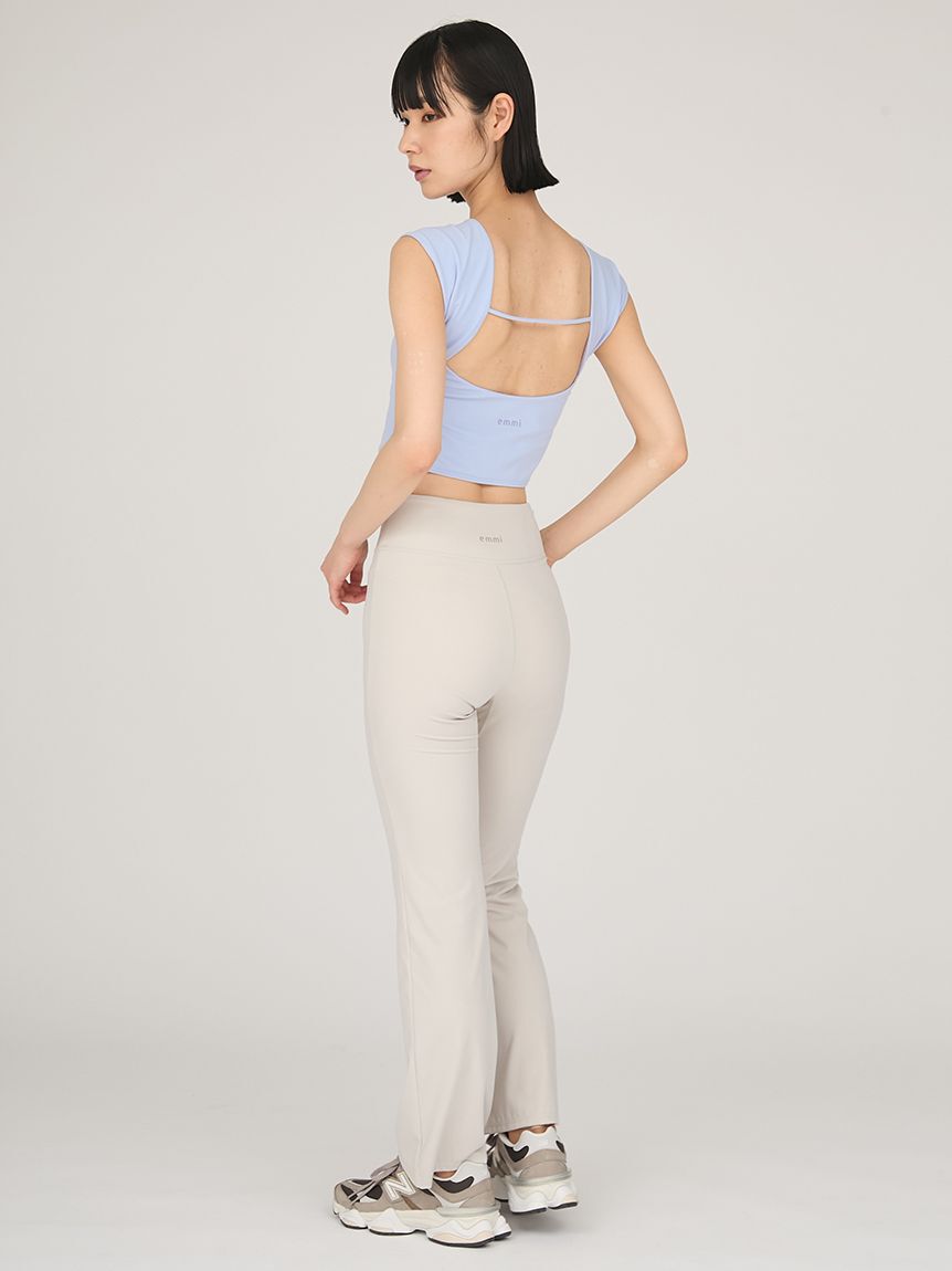 emmi yoga「サステナレッチUnity フレアパンツ」|チノ|