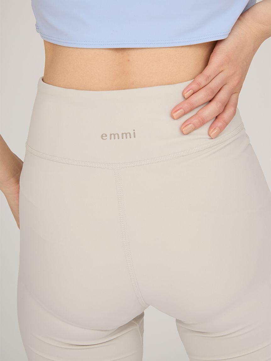 emmi yoga「サステナレッチUnity フレアパンツ」|チノ|