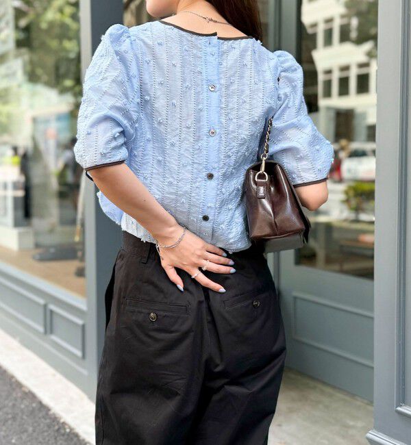 fredy emue「【新色追加】《大人気ブラウスの半袖バージョン》バック釦配色パイピング半袖ブラウス」|シャツ・ブラウス|