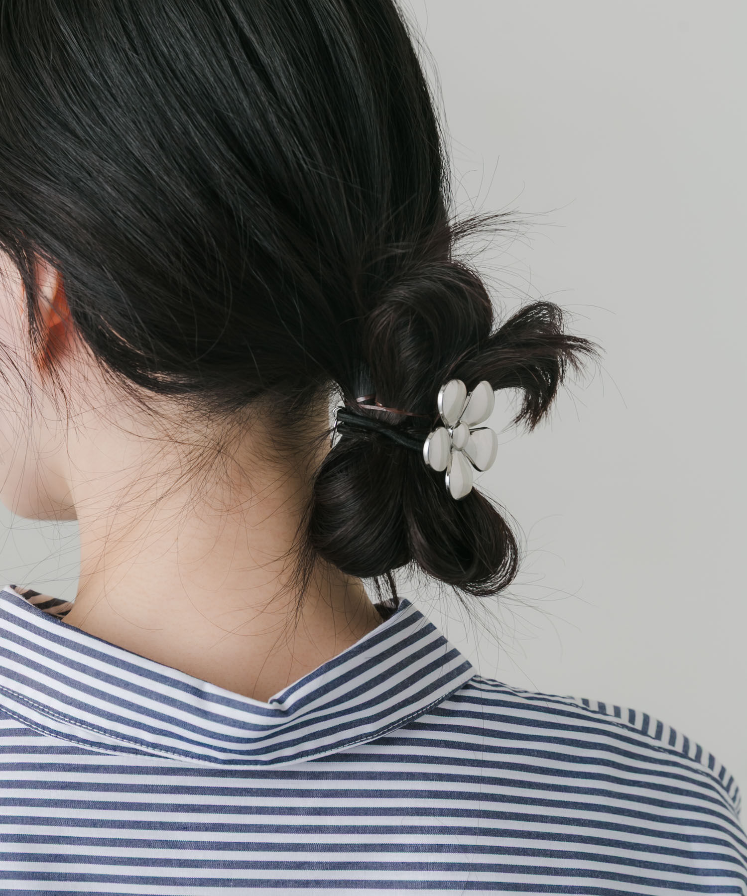 SMELLY「メタルフラワーヘアポニー」|ヘアゴム・シュシュ|