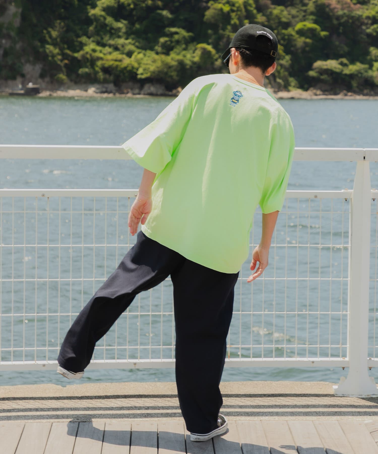 URBAN RESEARCH「Wide Dad　GRAPHIC T-SHIRTS WITH HATCH」|Tシャツ・カットソー|