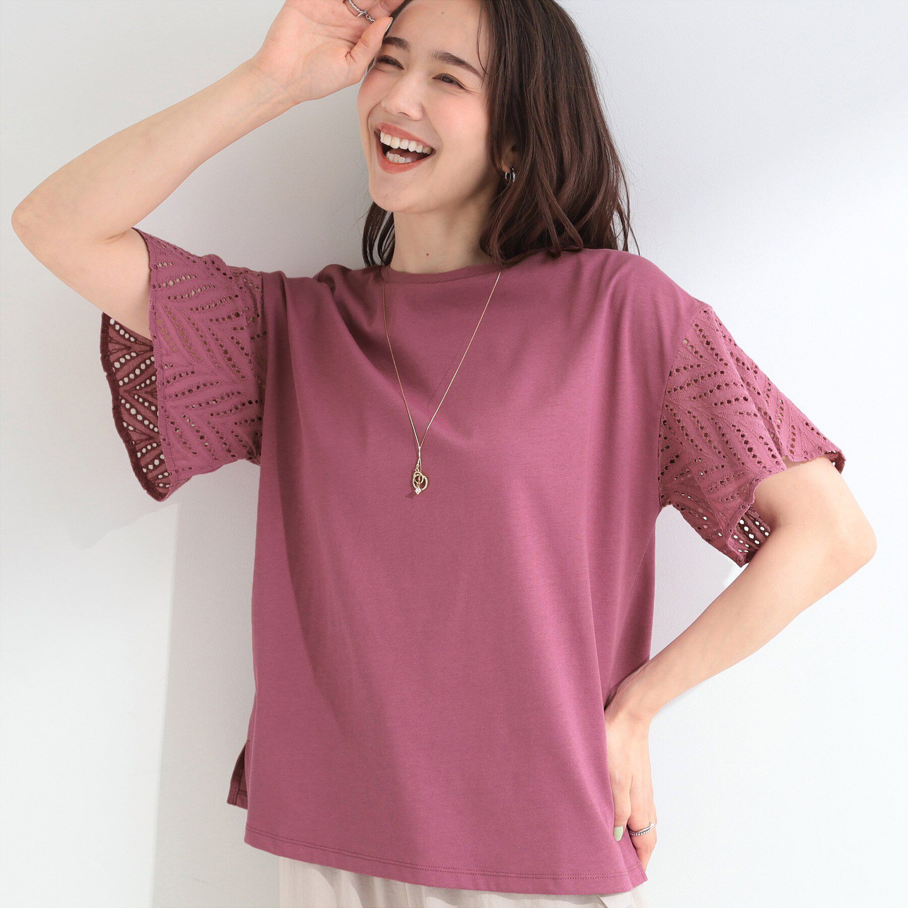 SHOO･LA･RUE「【汗じみ防止/ひんやり/体型カバー】真夏の味方。 汗じみが気になりにくい お袖レースフレアTシャツ」|Tシャツ・カットソー|ピンク(074)