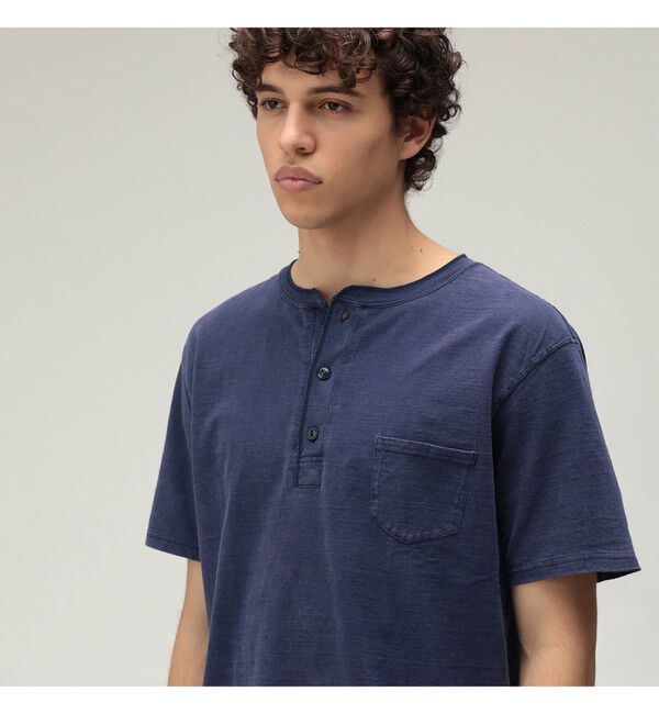 BEAMS PLUS「【別注】REMI RELIEF / Henley Neck Pocket T-shirt」|Tシャツ・カットソー|