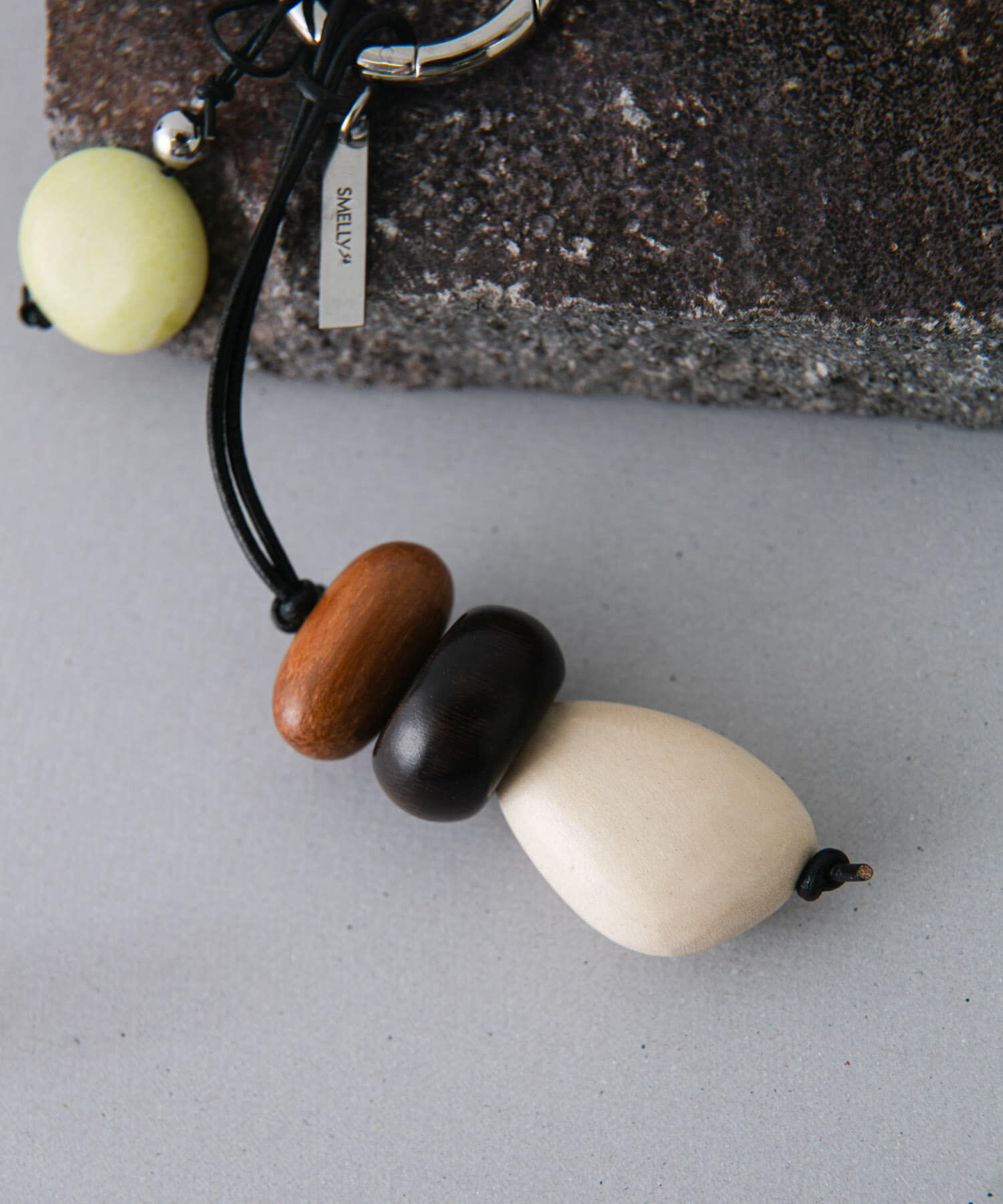 SMELLY「SMELLY so&rsquo;　pebble jade key charm」|チャーム・キーホルダー|