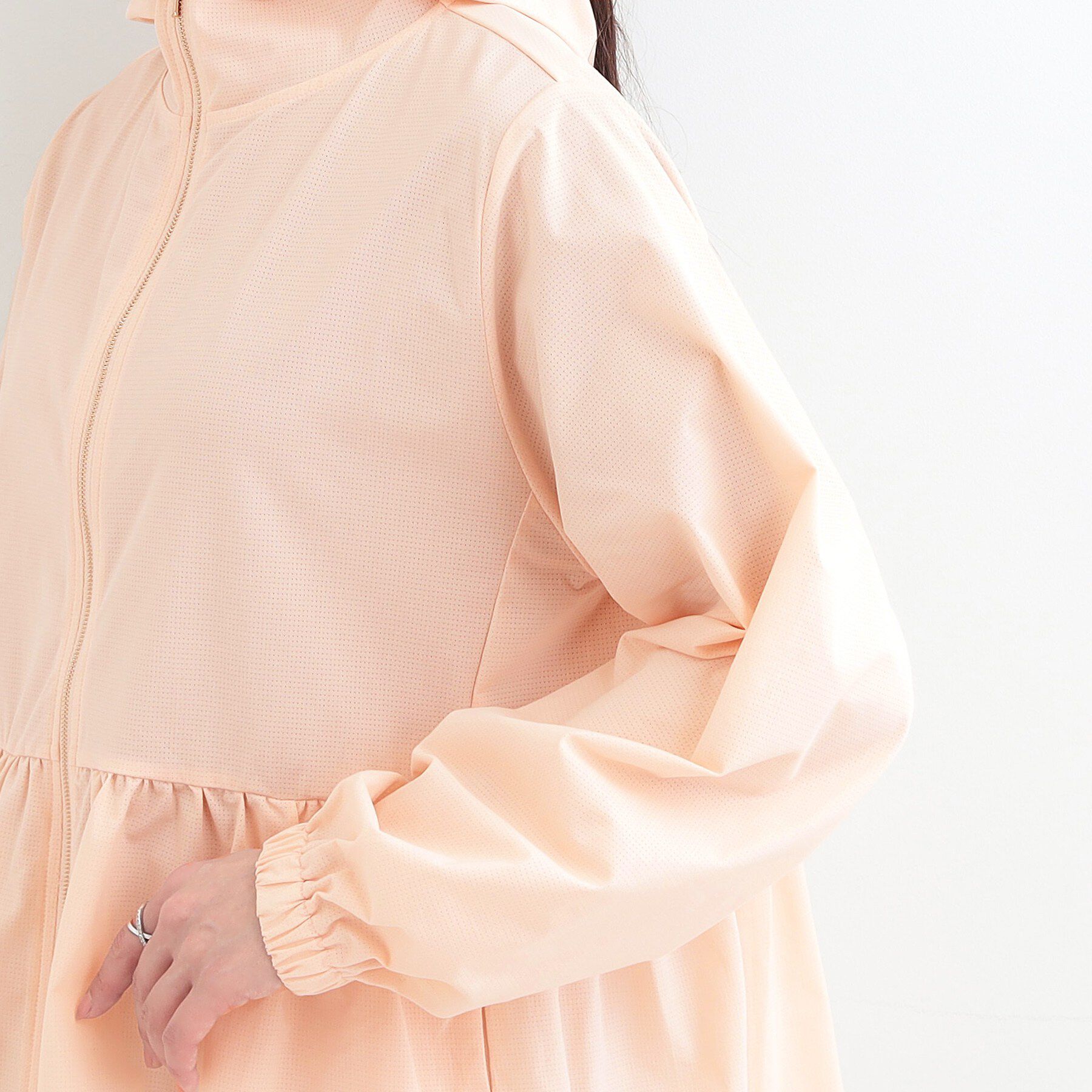 SHOO･LA･RUE「【ひんやり/S-LL/体型カバー】日焼け対策にも女性らしさを UVカットペプラムパーカ」|ブルゾン・スタジャン|