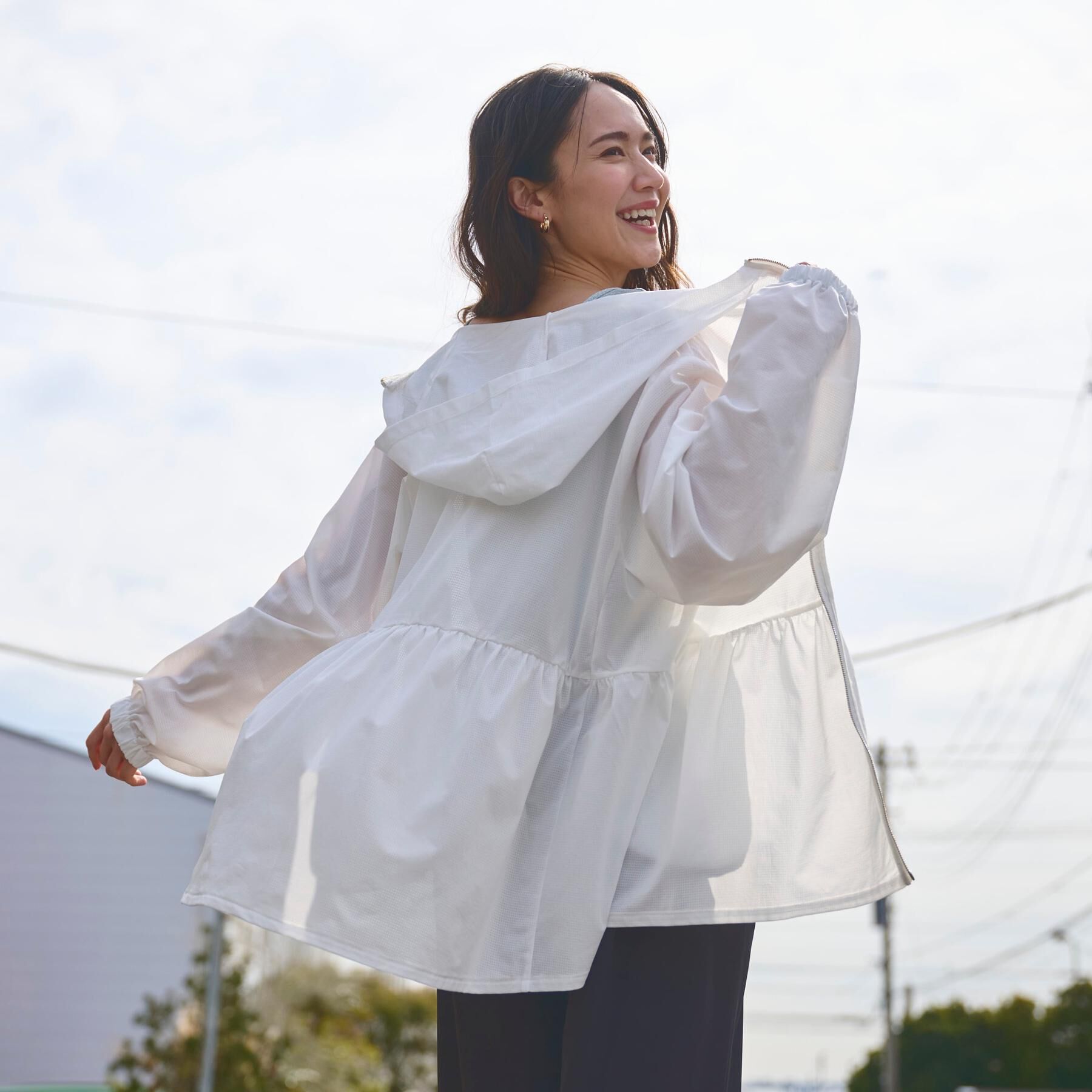 SHOO･LA･RUE「【ひんやり/S-LL/体型カバー】日焼け対策にも女性らしさを UVカットペプラムパーカ」|ブルゾン・スタジャン|