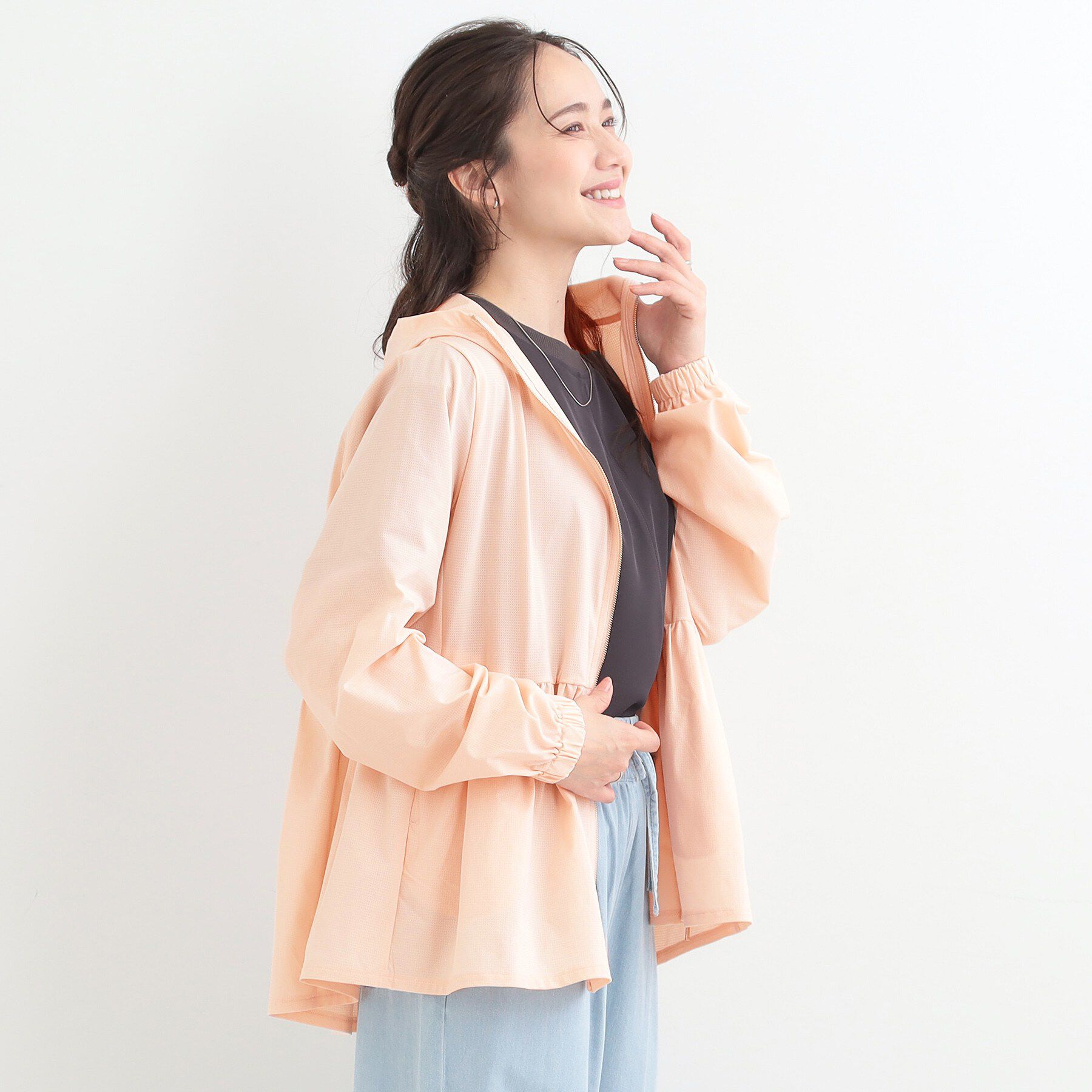 SHOO･LA･RUE「【ひんやり/S-LL/体型カバー】日焼け対策にも女性らしさを UVカットペプラムパーカ」|ブルゾン・スタジャン|