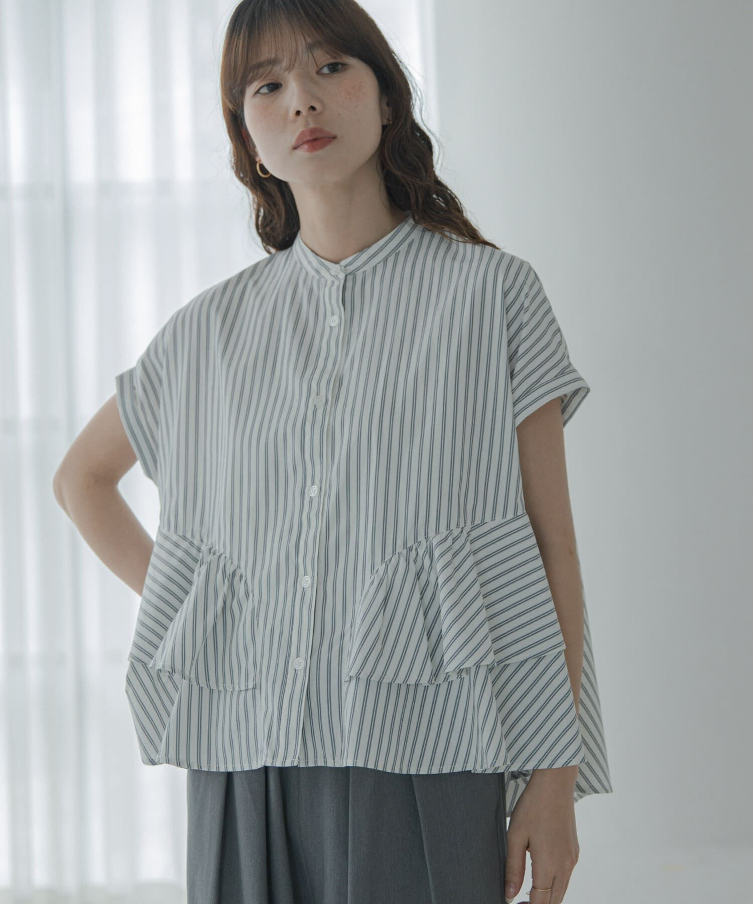 Sonny Label 「『WEB限定』バンドカラーフリルストライプ半袖シャツ」|シャツ・ブラウス|