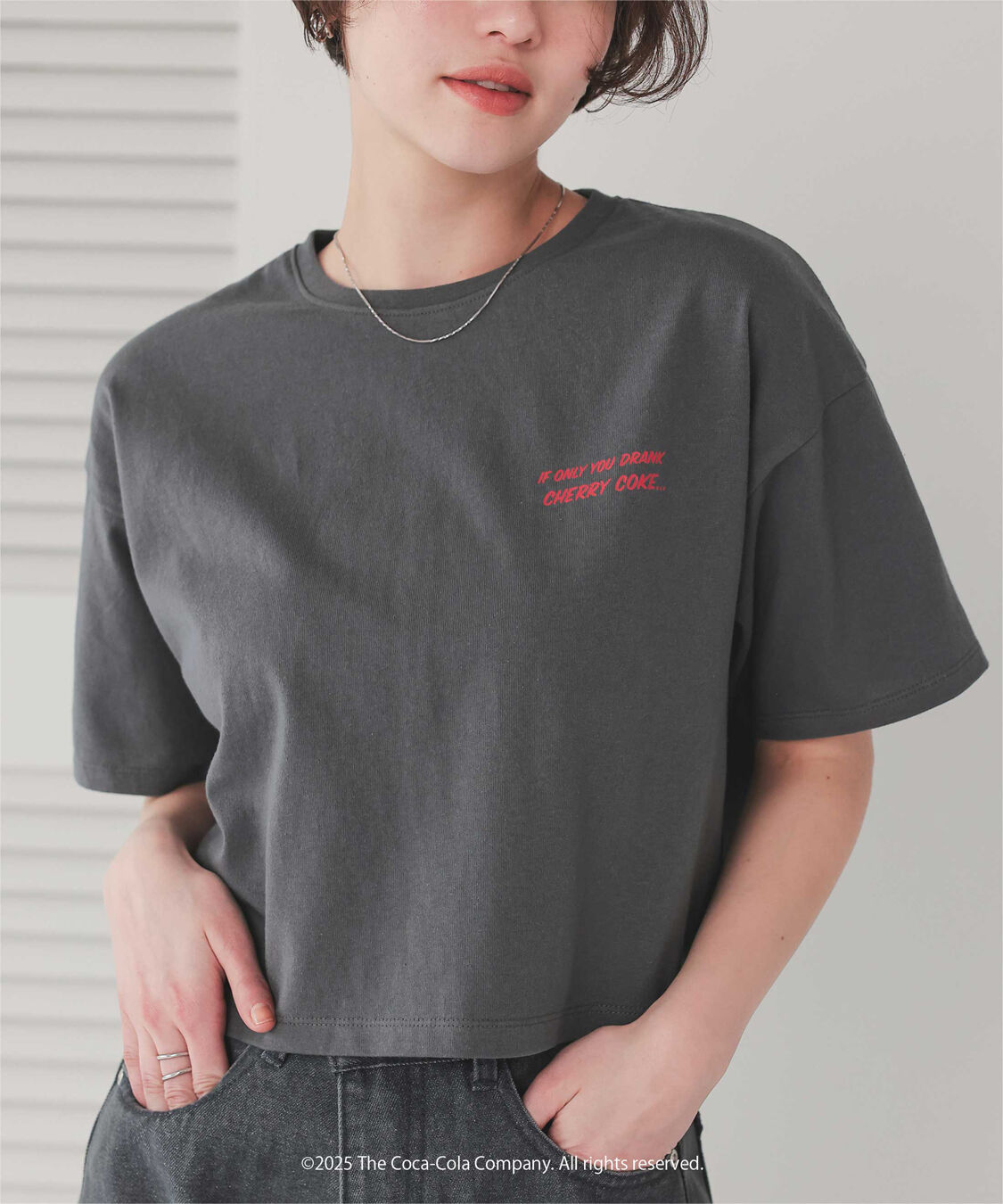 titivate「チェリーコーク クロップドTシャツ」|Tシャツ・カットソー|チャコール