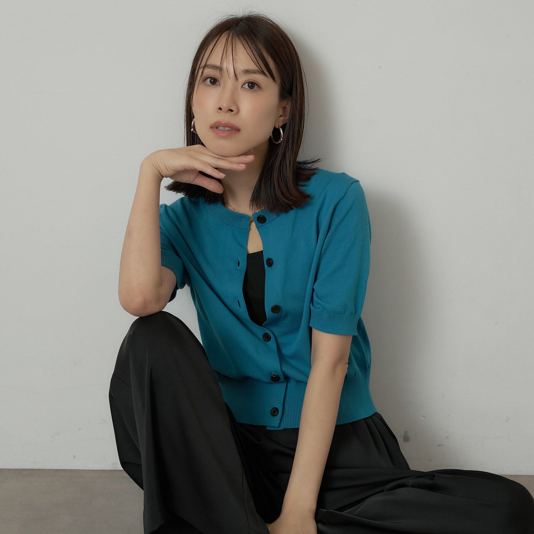 UNTITLED「【すっきりコンパクト】ドライタッチ5分袖カーディガン」|カーディガン|