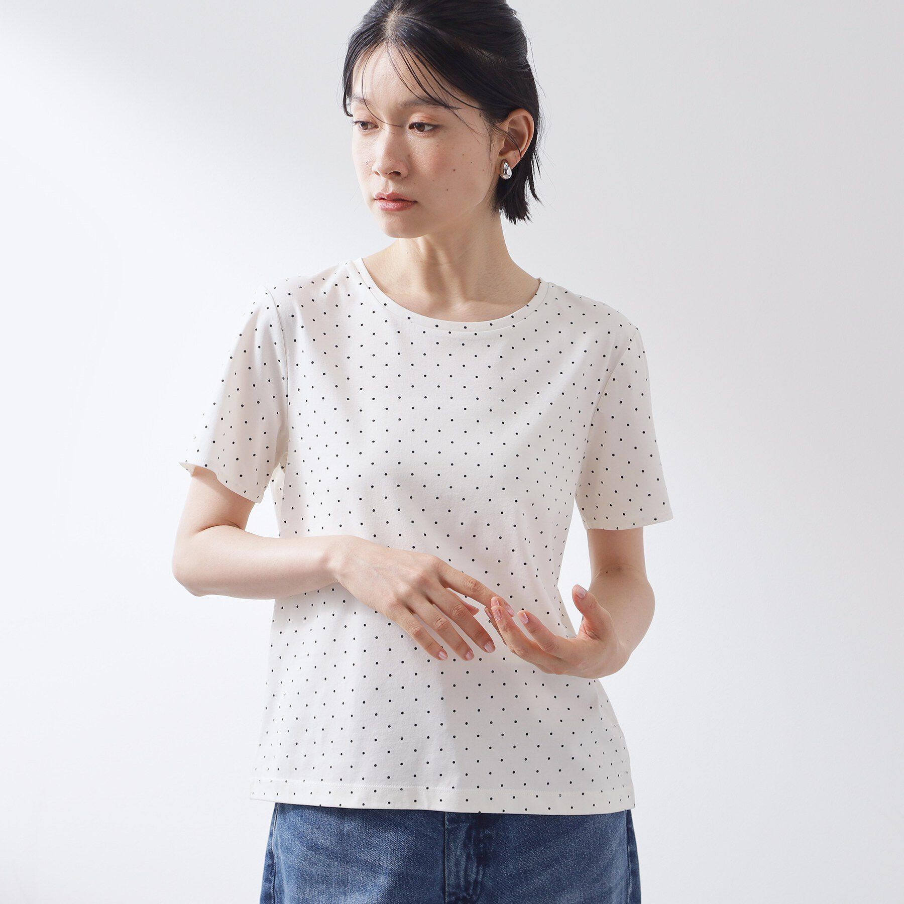 THE SHOP TK「大人にちょうどいい チャーム付きドット柄Tシャツ」|Tシャツ・カットソー|